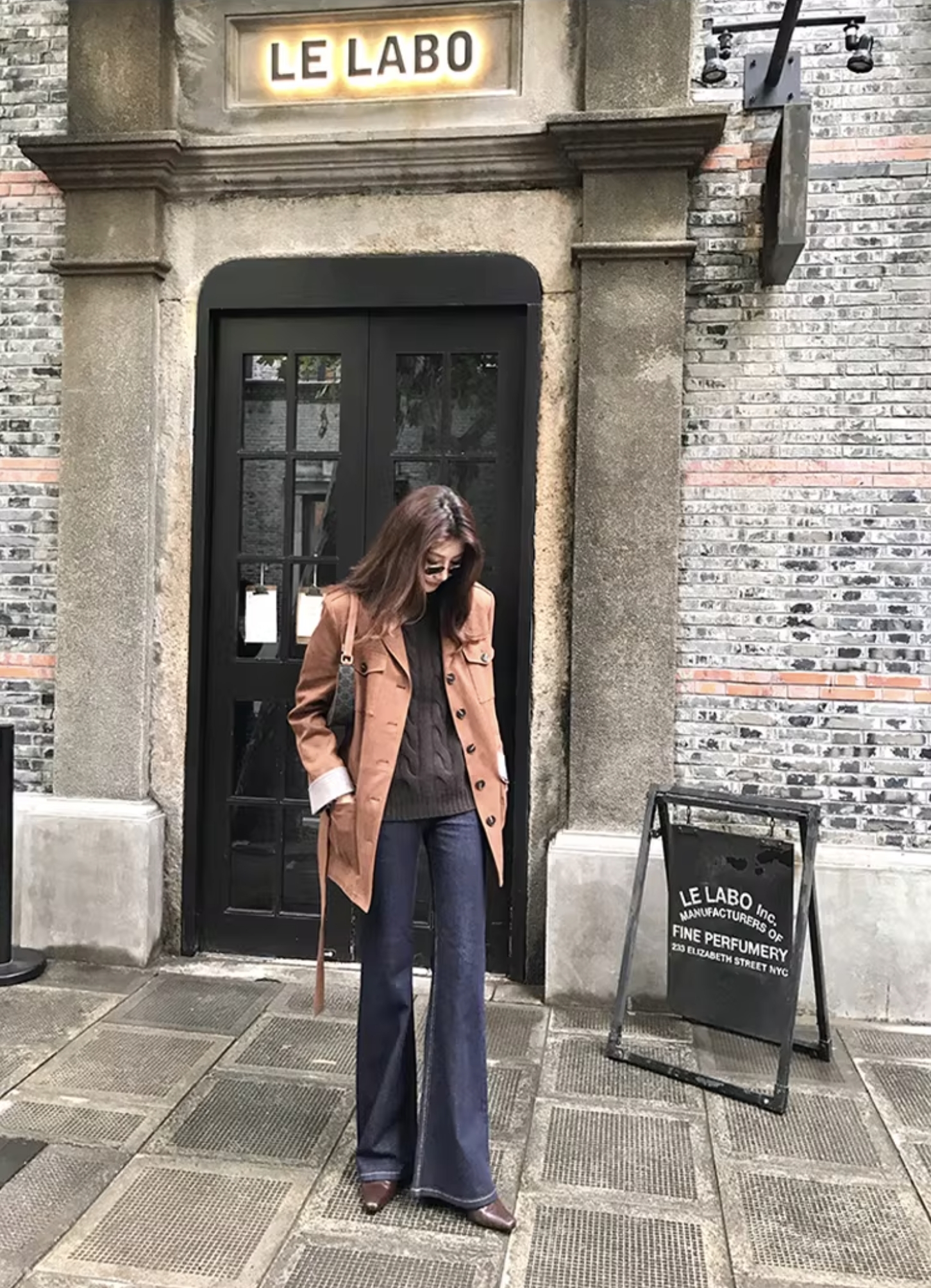 焦糖咖配色格紋反摺袖排釦中長版外套-S-L (Elegant & Love)