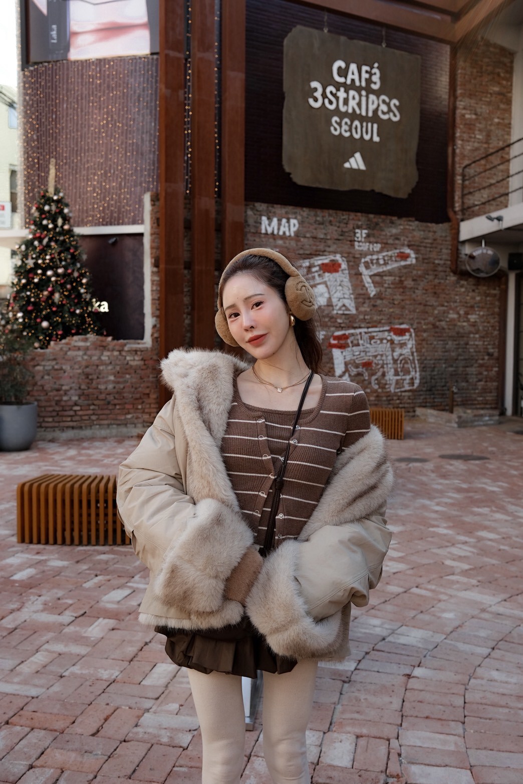 #DD87條紋墊肩假兩件上衣(黑/白/咖/灰)