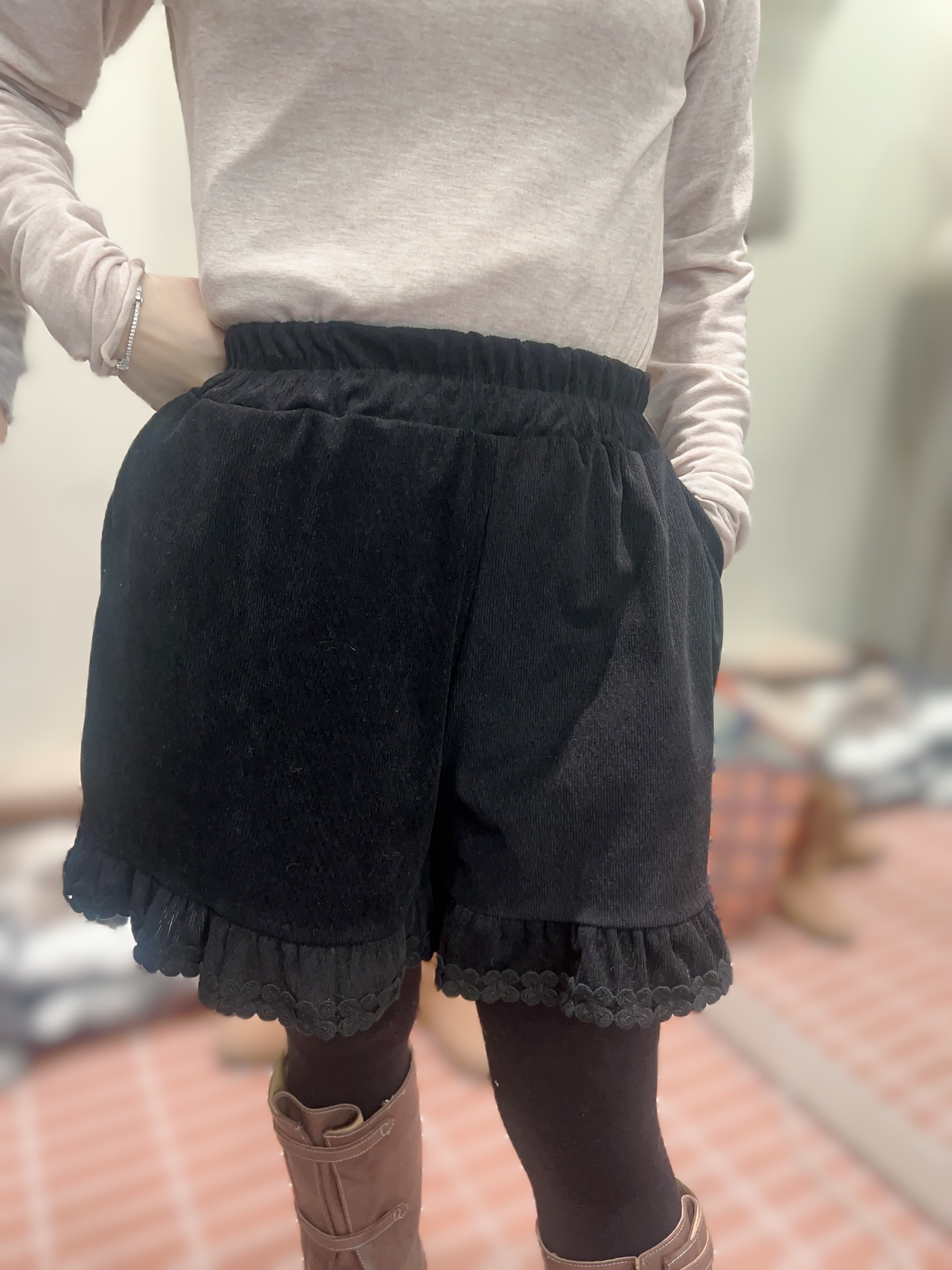 BE09   韓風燈芯絨褲  腰26-38 長17  HIP45   $409  校長自留款