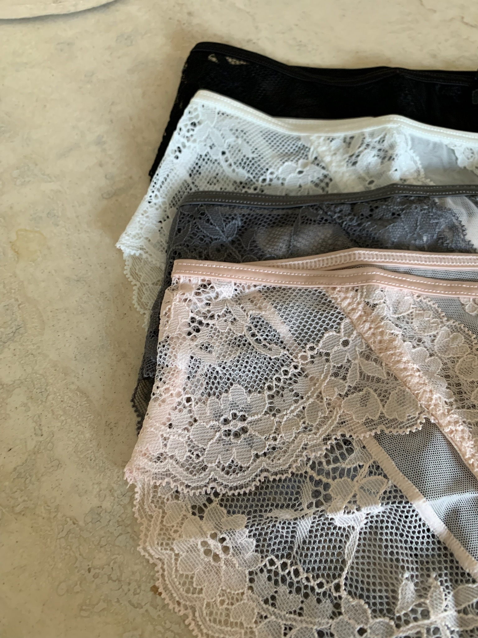 J61/ 蕾絲透膚三角內褲