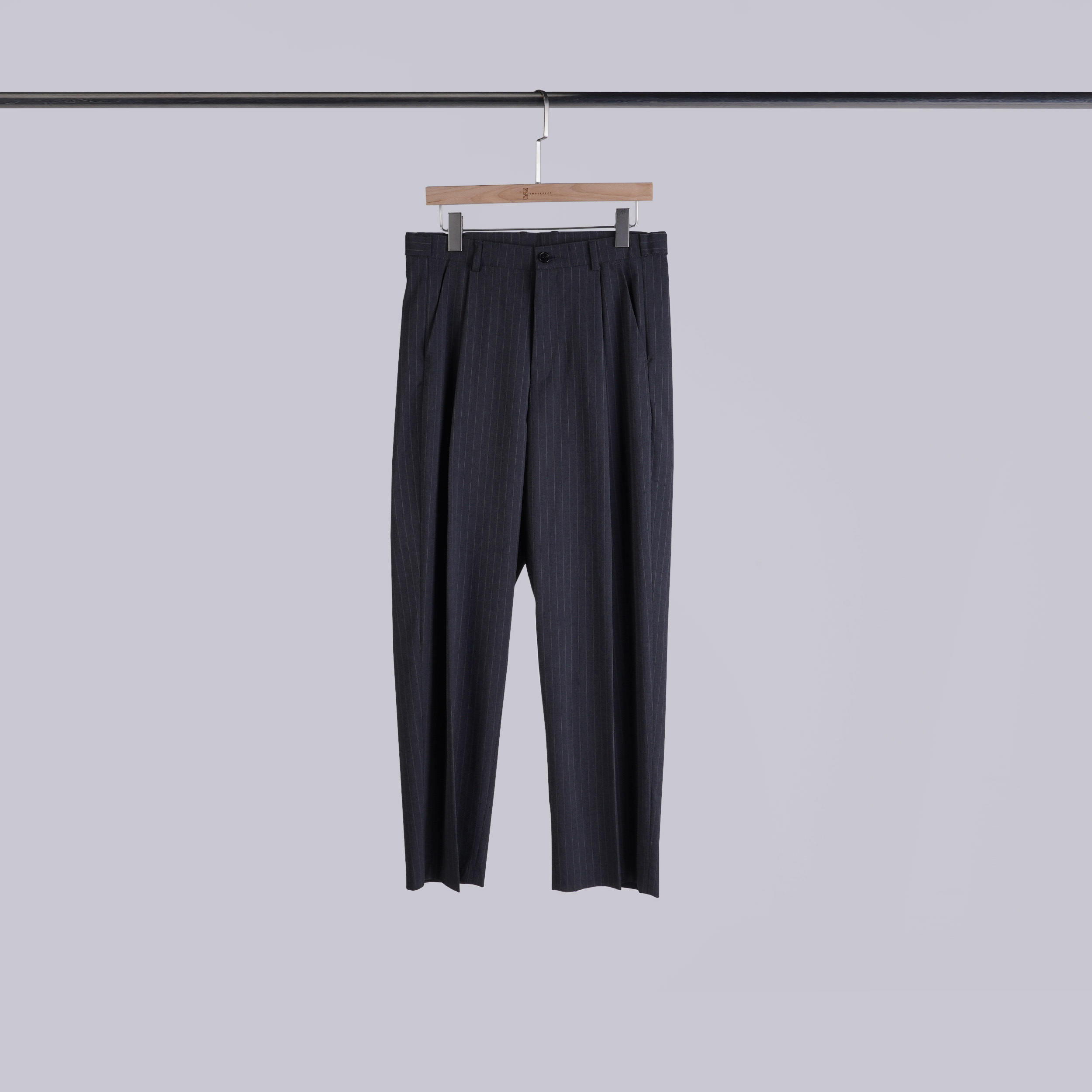 腰帶釦直條紋壓褶西裝褲 | M-L | 有點灰