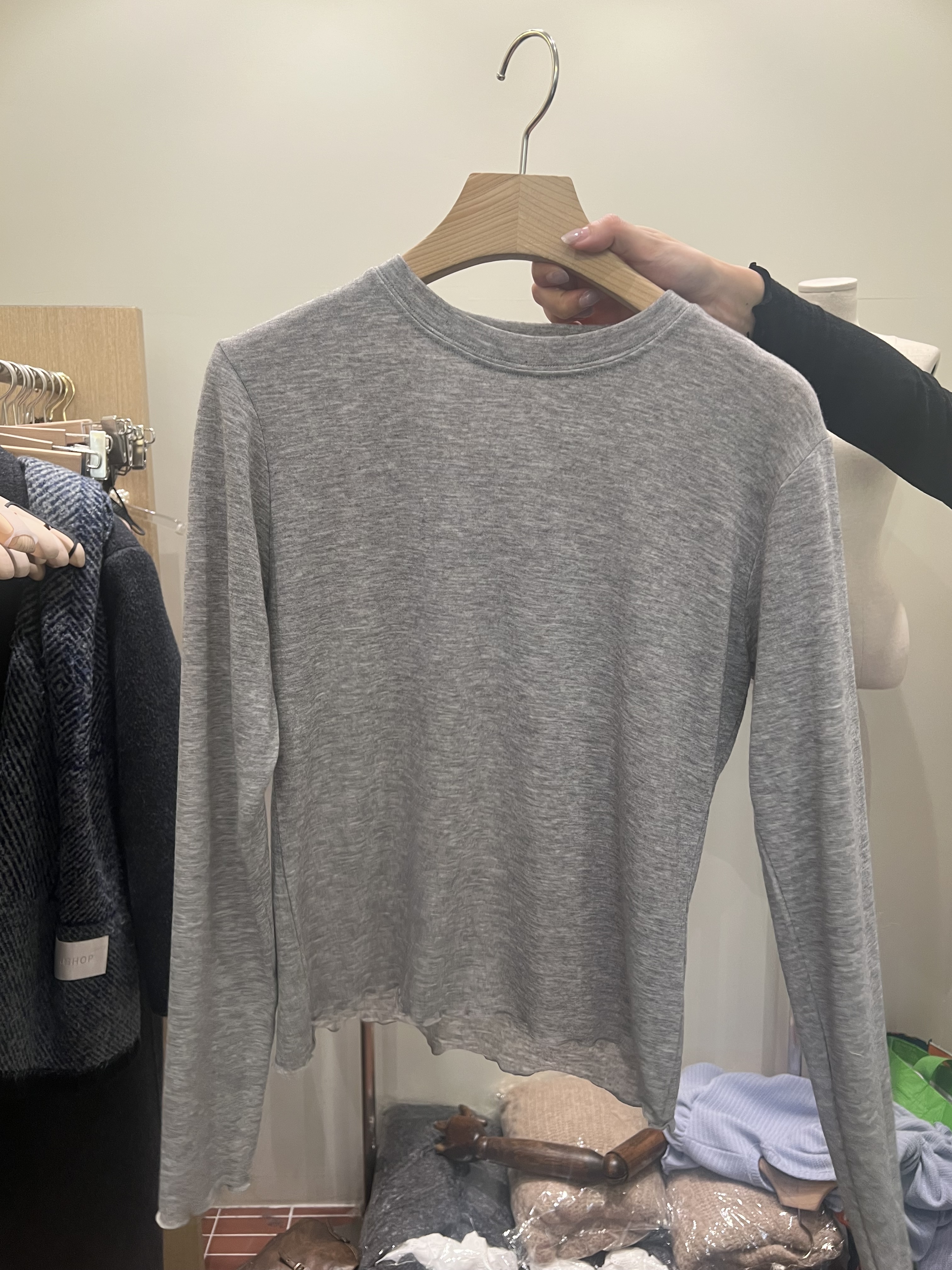 BE75  胸 36-54 長21 $349 (一口價)