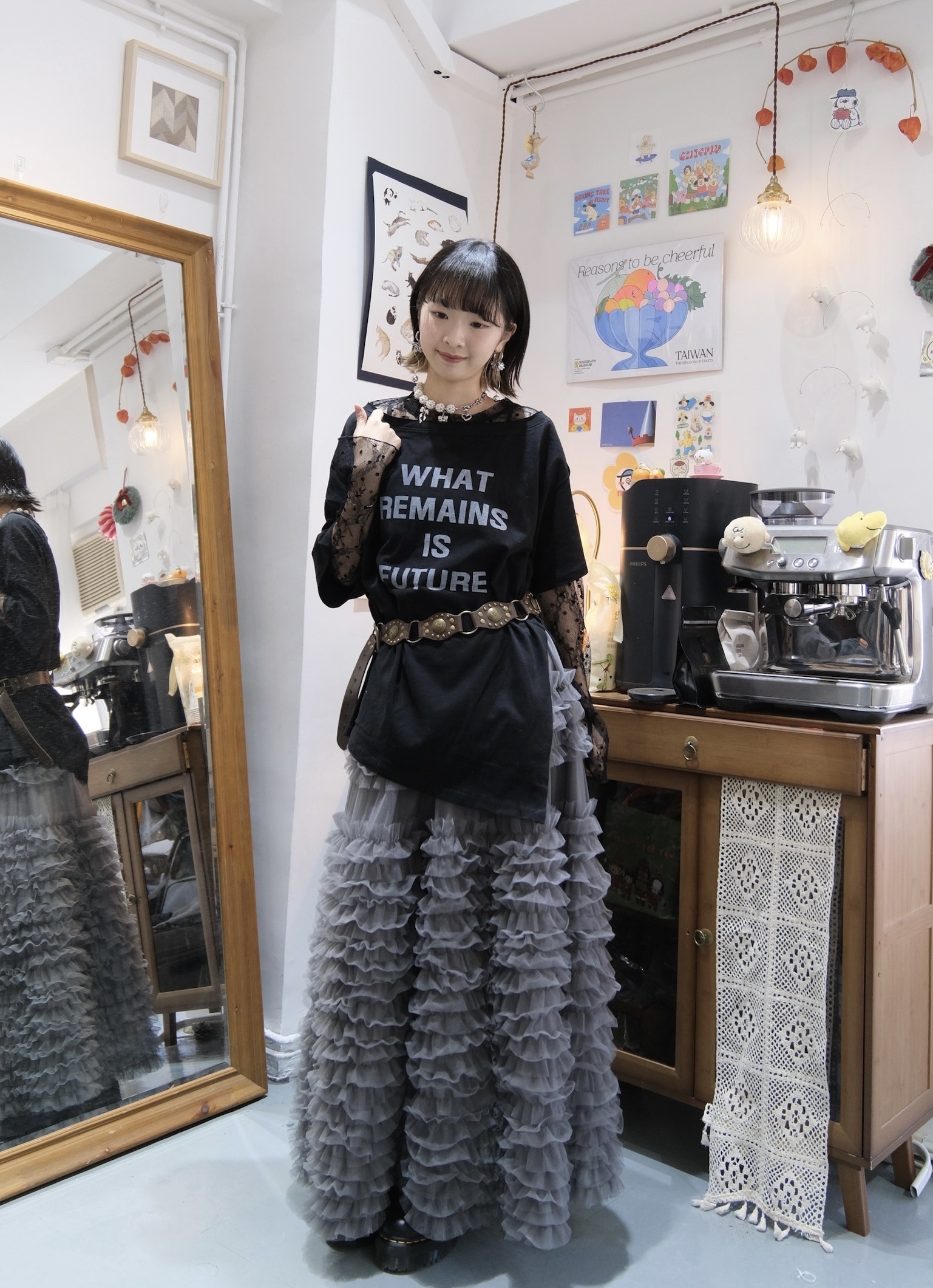 字母露肩不對稱TOP