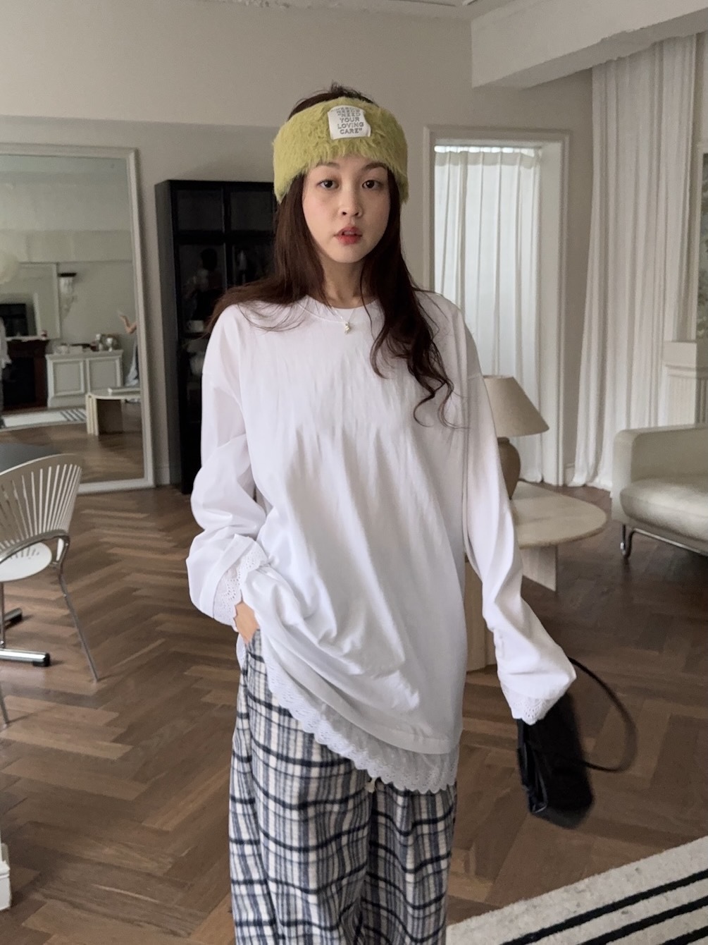 J11/ 雕花拼接素色長袖上衣