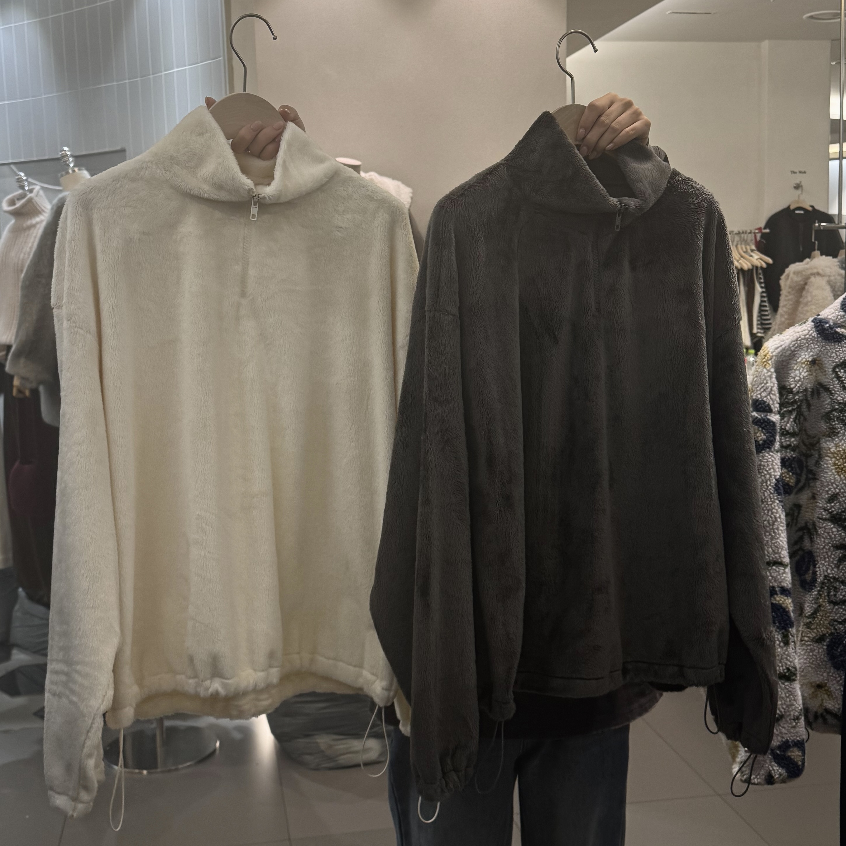 JL03 毛茸茸立領可愛衫(奶油/墨)