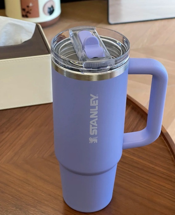 【預購】Stanley 超防漏 H011257超防漏保溫水樽 30OZ （淡霧藍）