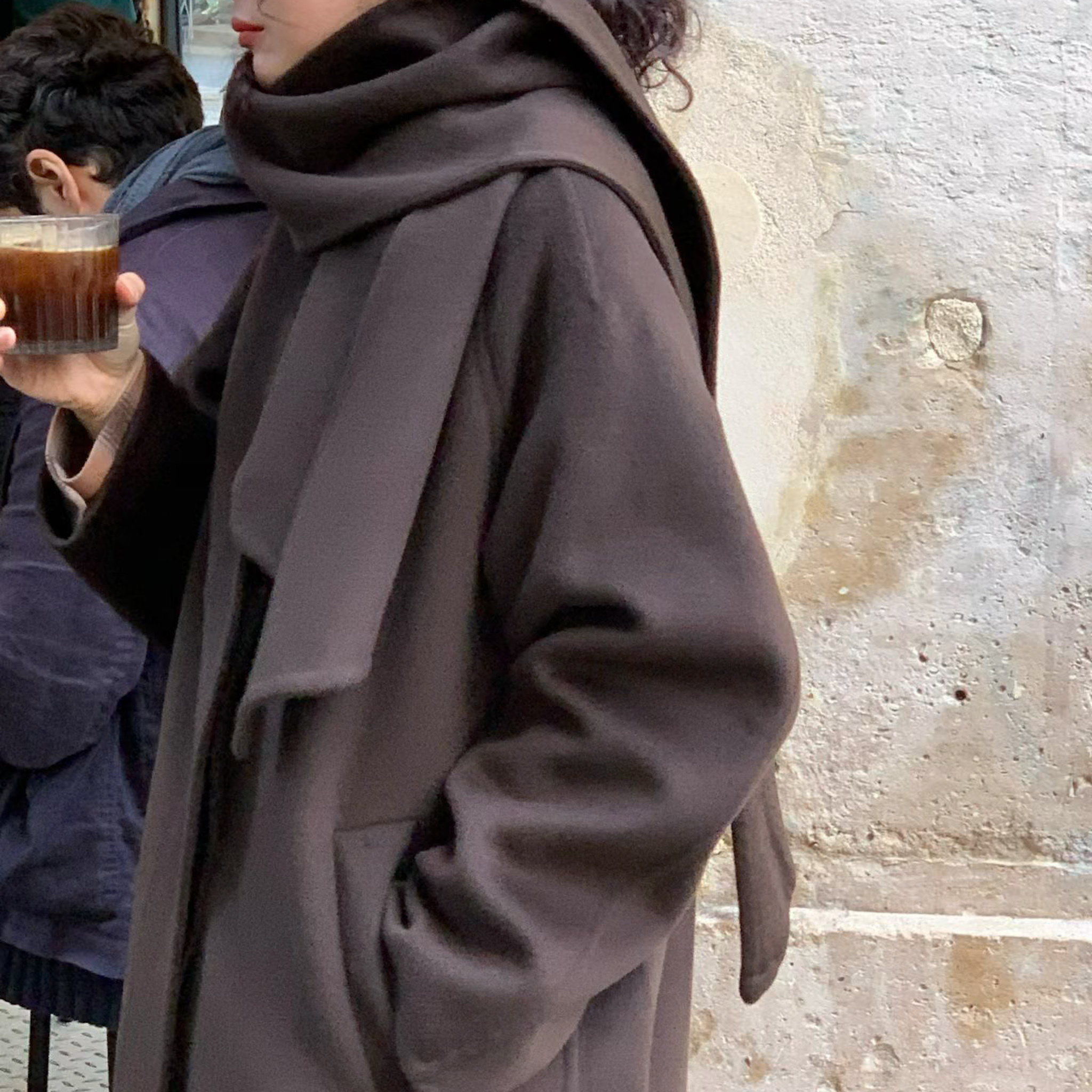 JS04 挖到特價款!100%羊毛手工附圍巾俐落大衣(深棕)