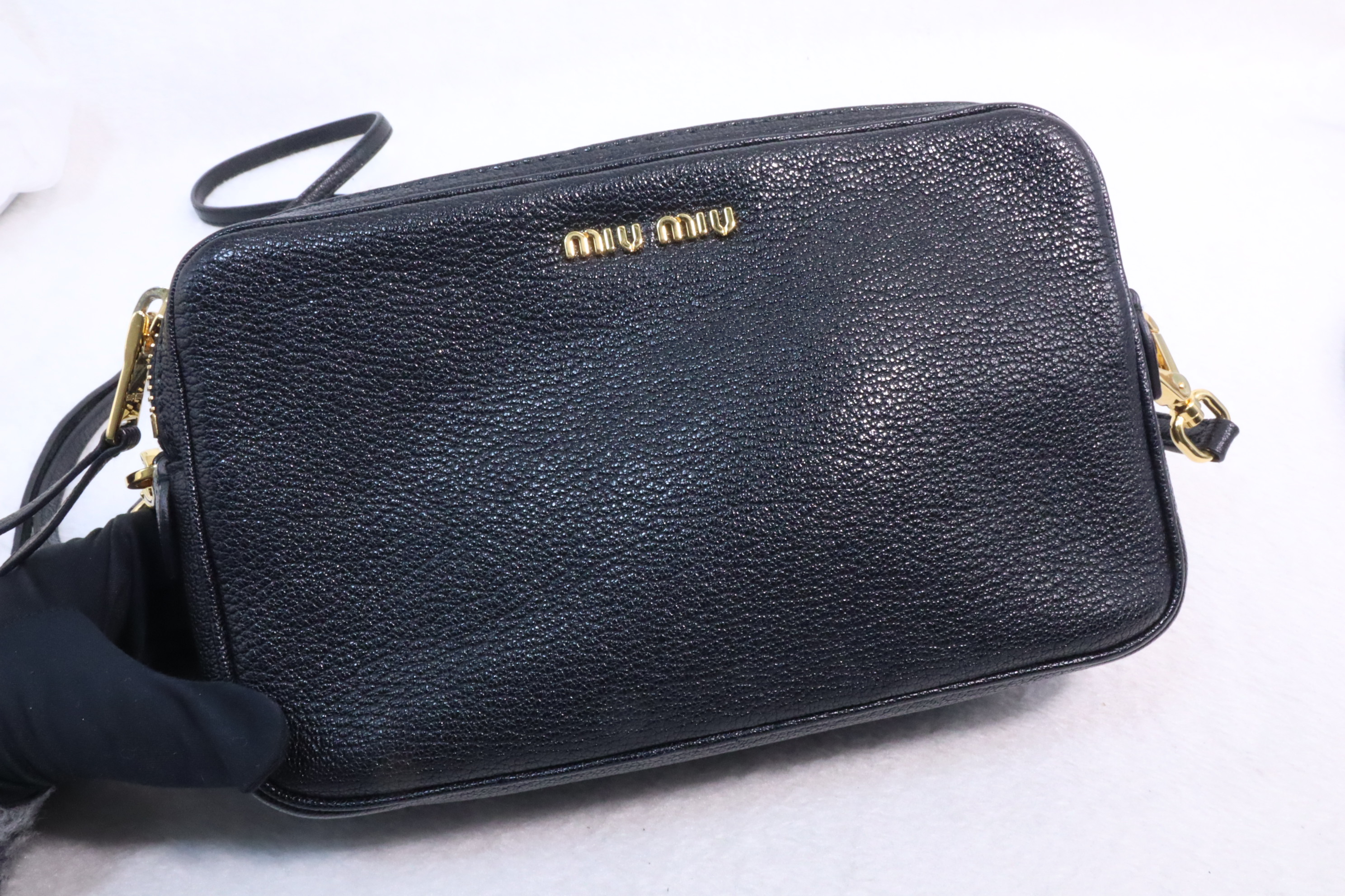 Miumiu 相機包🖤  （現貨）