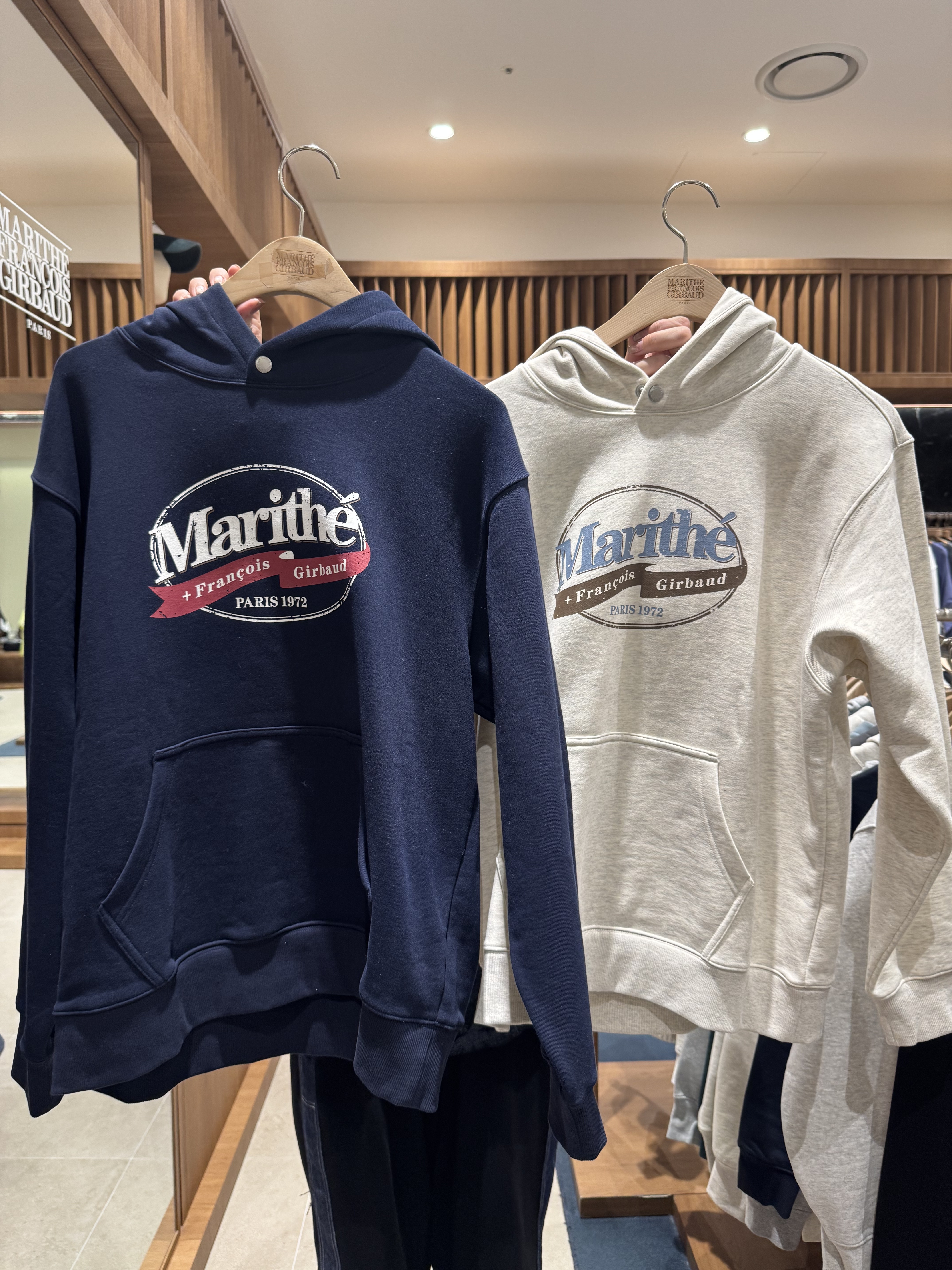 A1MF09 Marithe衛衣 有帽*2色