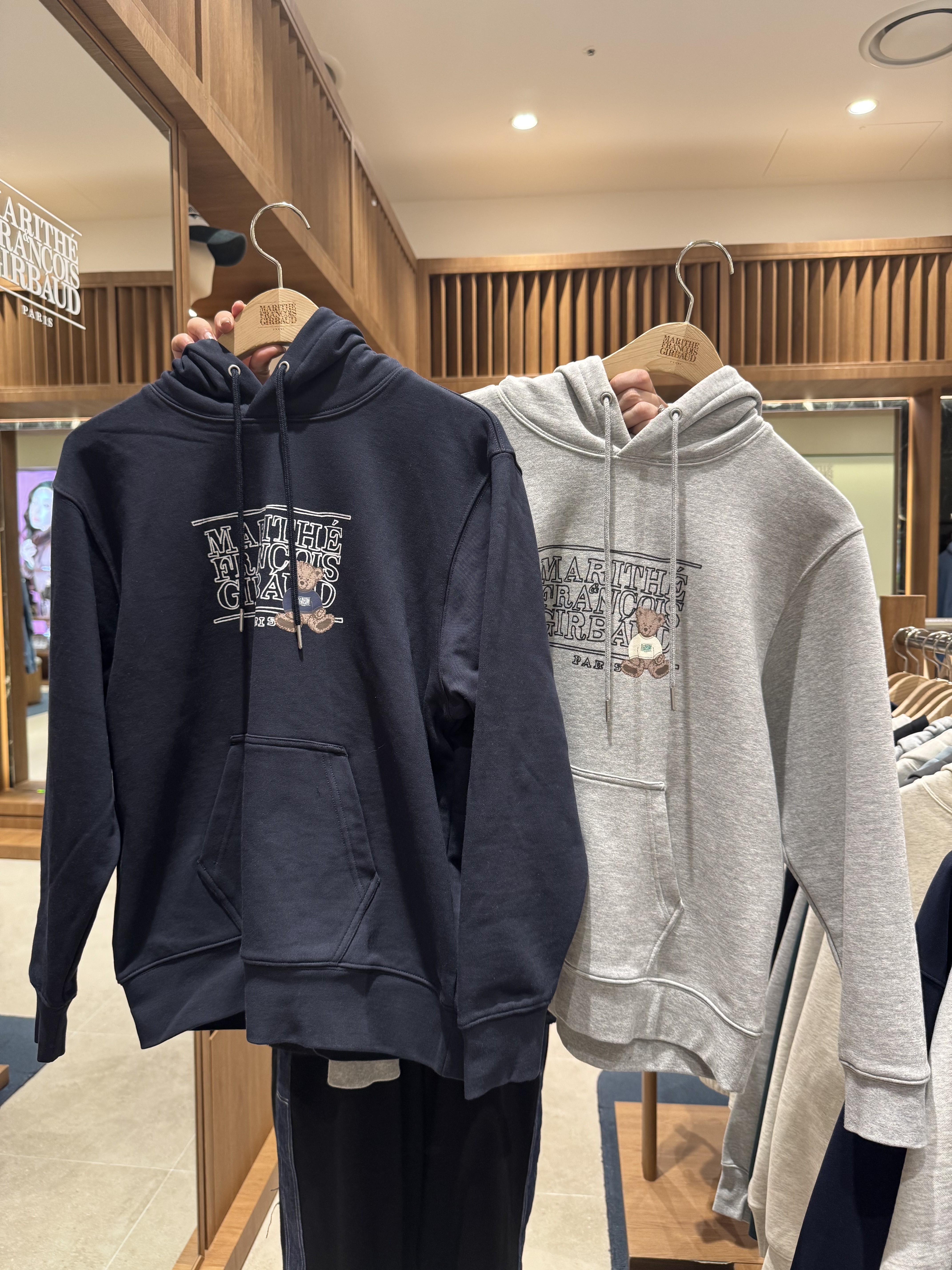 A1MF10 大字熊仔衛衣 有帽*2色