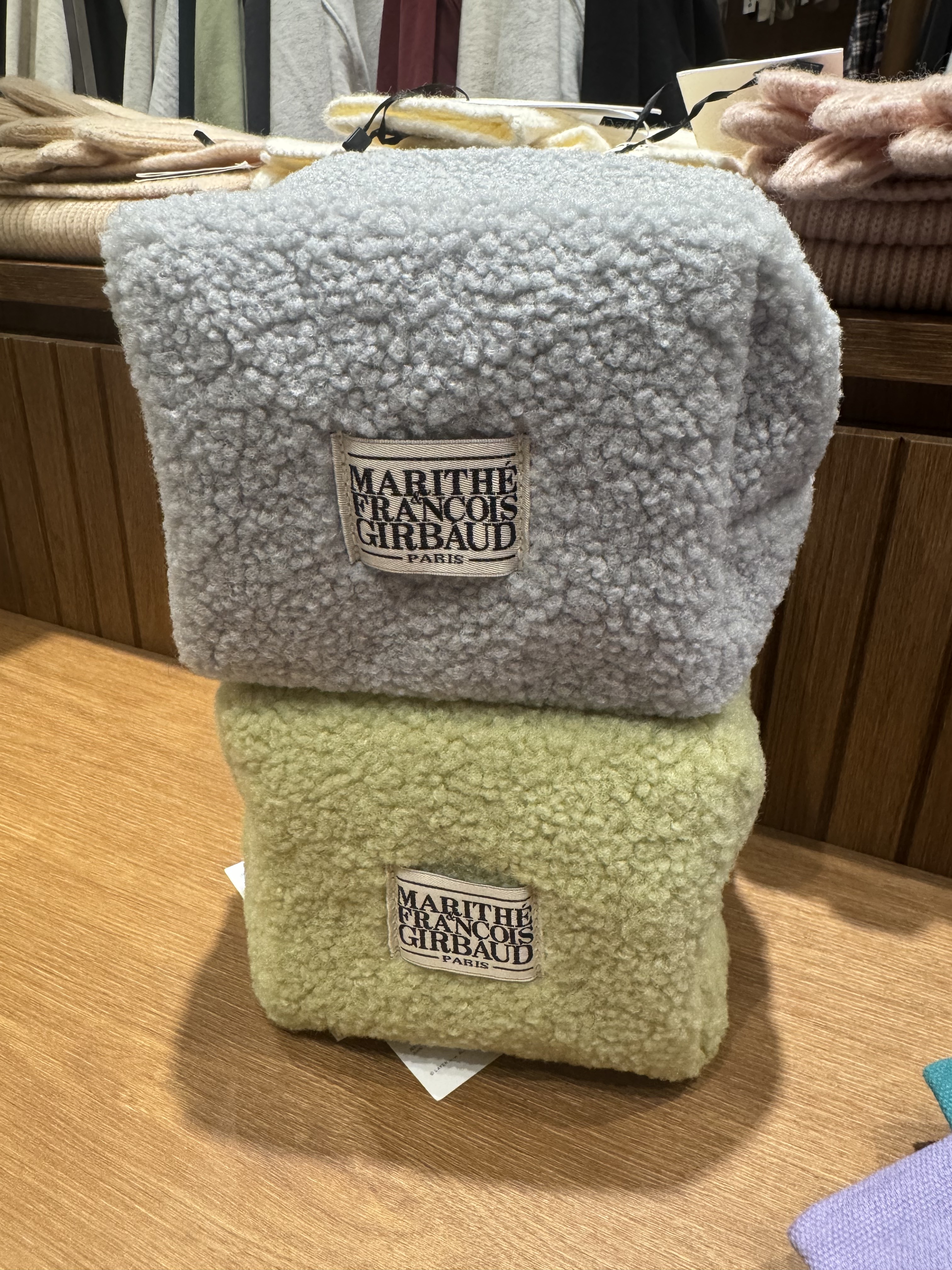 A1MF15 毛毛化妝包*2色