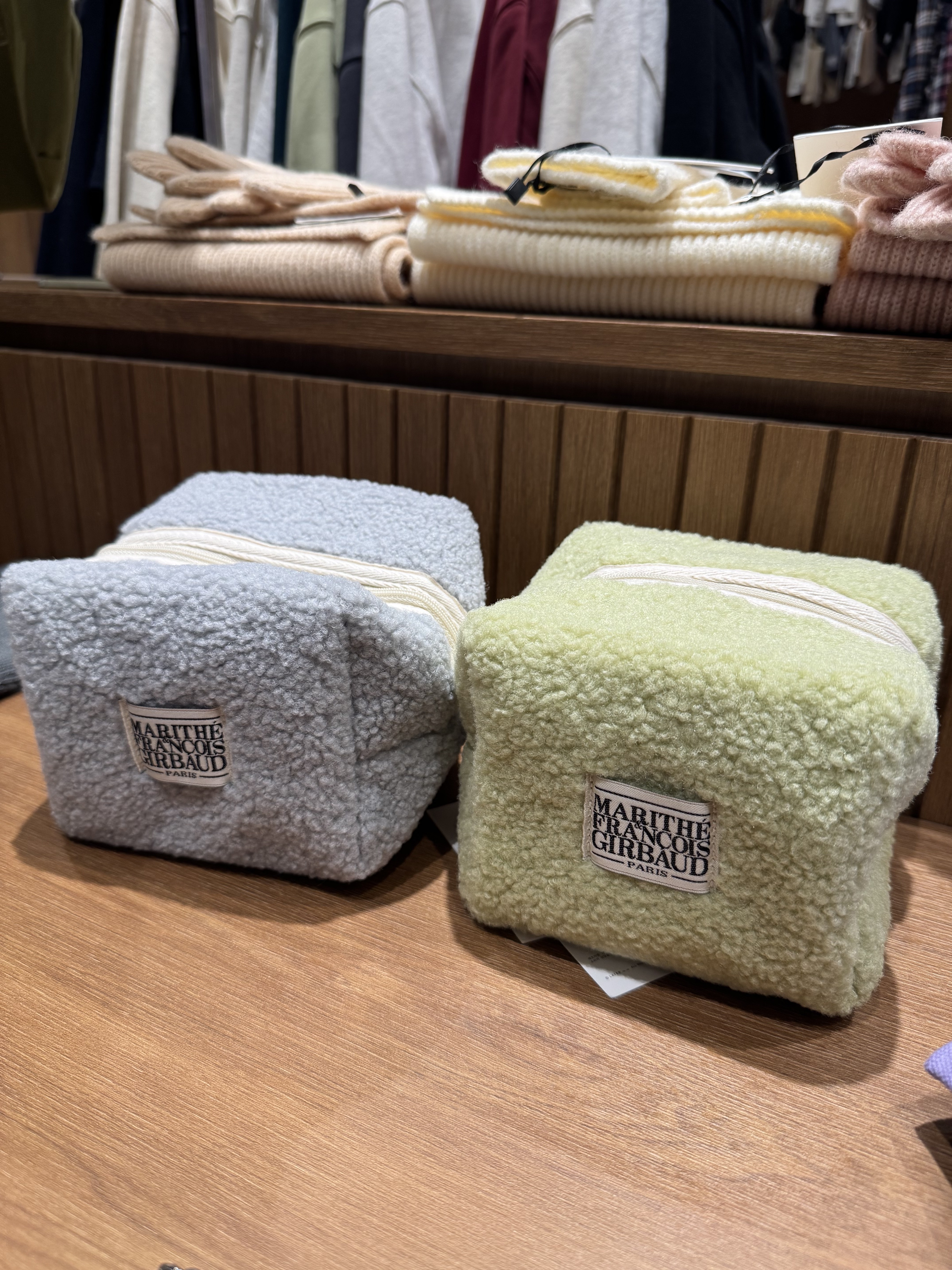 A1MF15 毛毛化妝包*2色