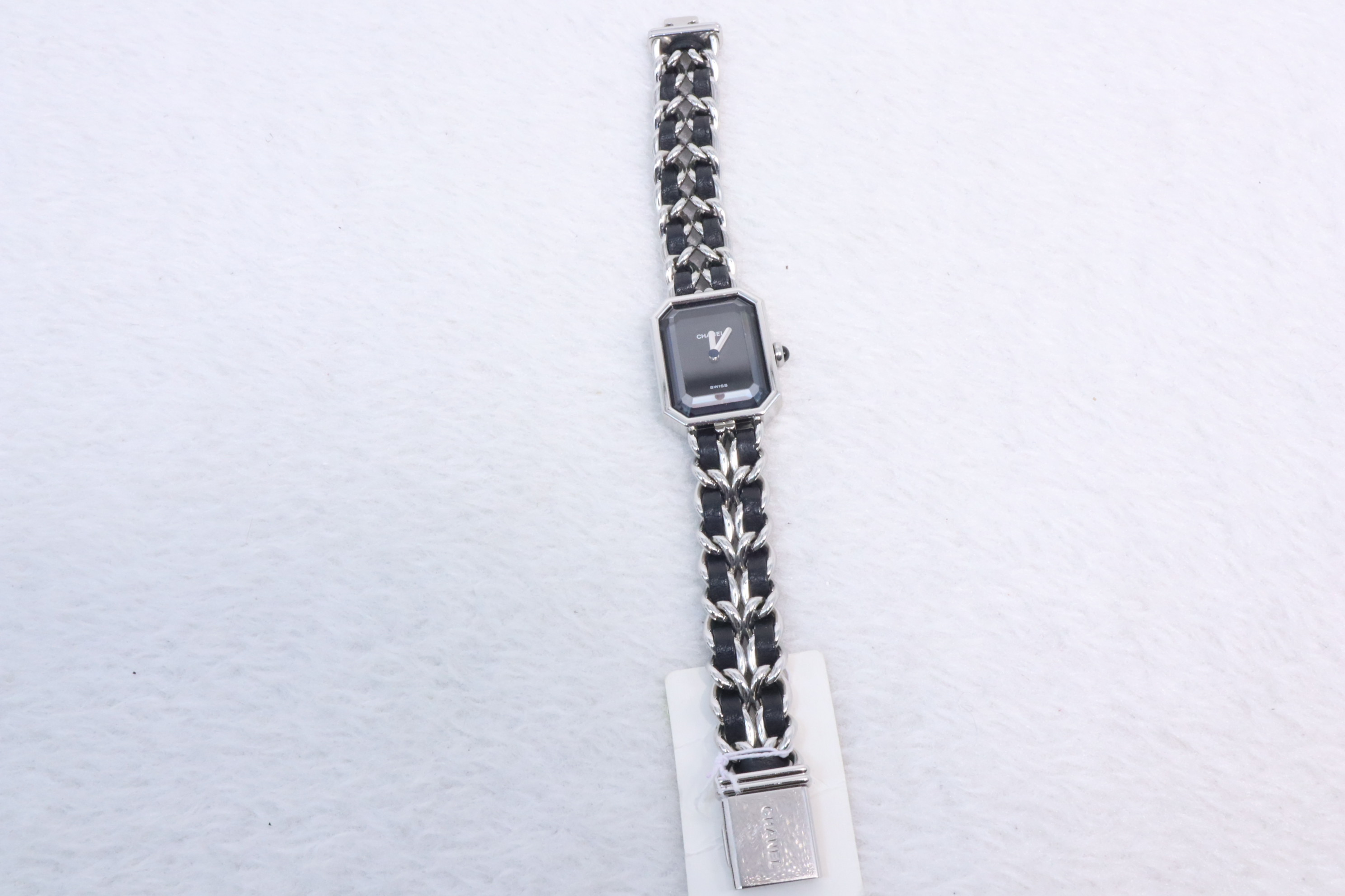 Chanel銀色小方糖錶 m size🩶 （現貨）