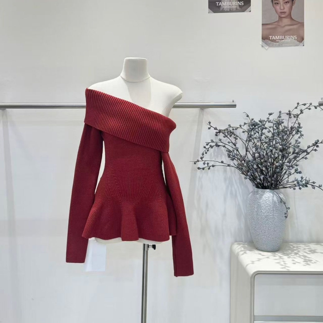 【冬日玫瑰】DOMISS翻領露肩魚尾下擺針織毛衣 顯瘦毛衣(現貨)