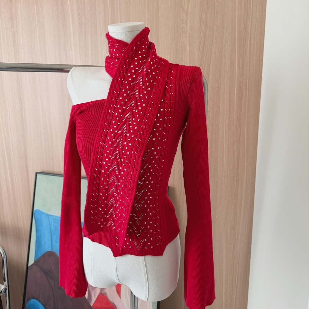 【圍巾亮鑽】DOMISS顯瘦質感毛衣 針織毛衣 新年穿搭-3色(現貨)