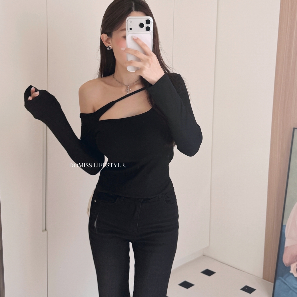 【微辣心機】DOMISS不規則挖空 露肩 內刷毛 長袖上衣-2色(現+預)