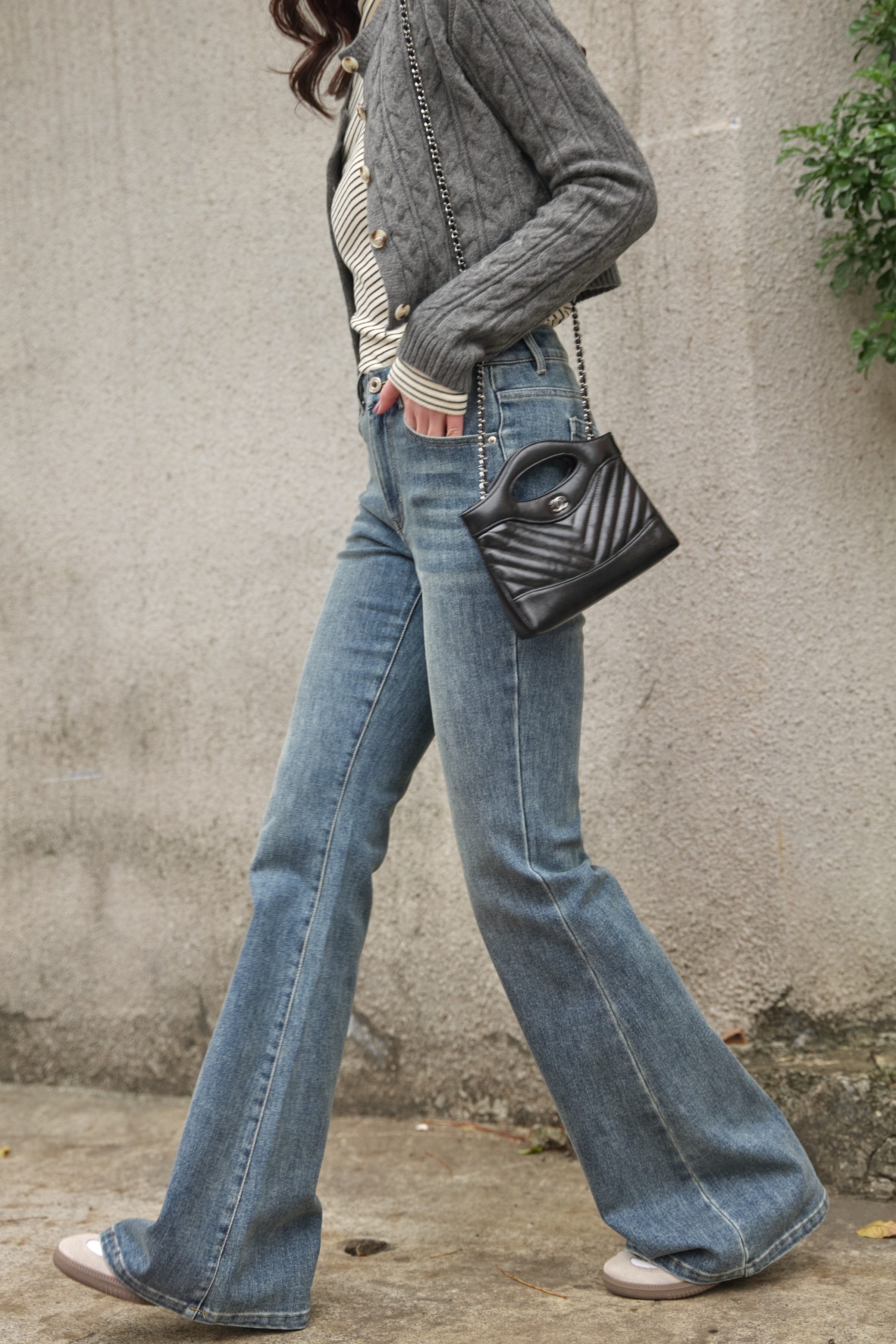 【4月底出貨】Gmade/女團長腿 彈性刷色牛仔喇叭褲-復古藍