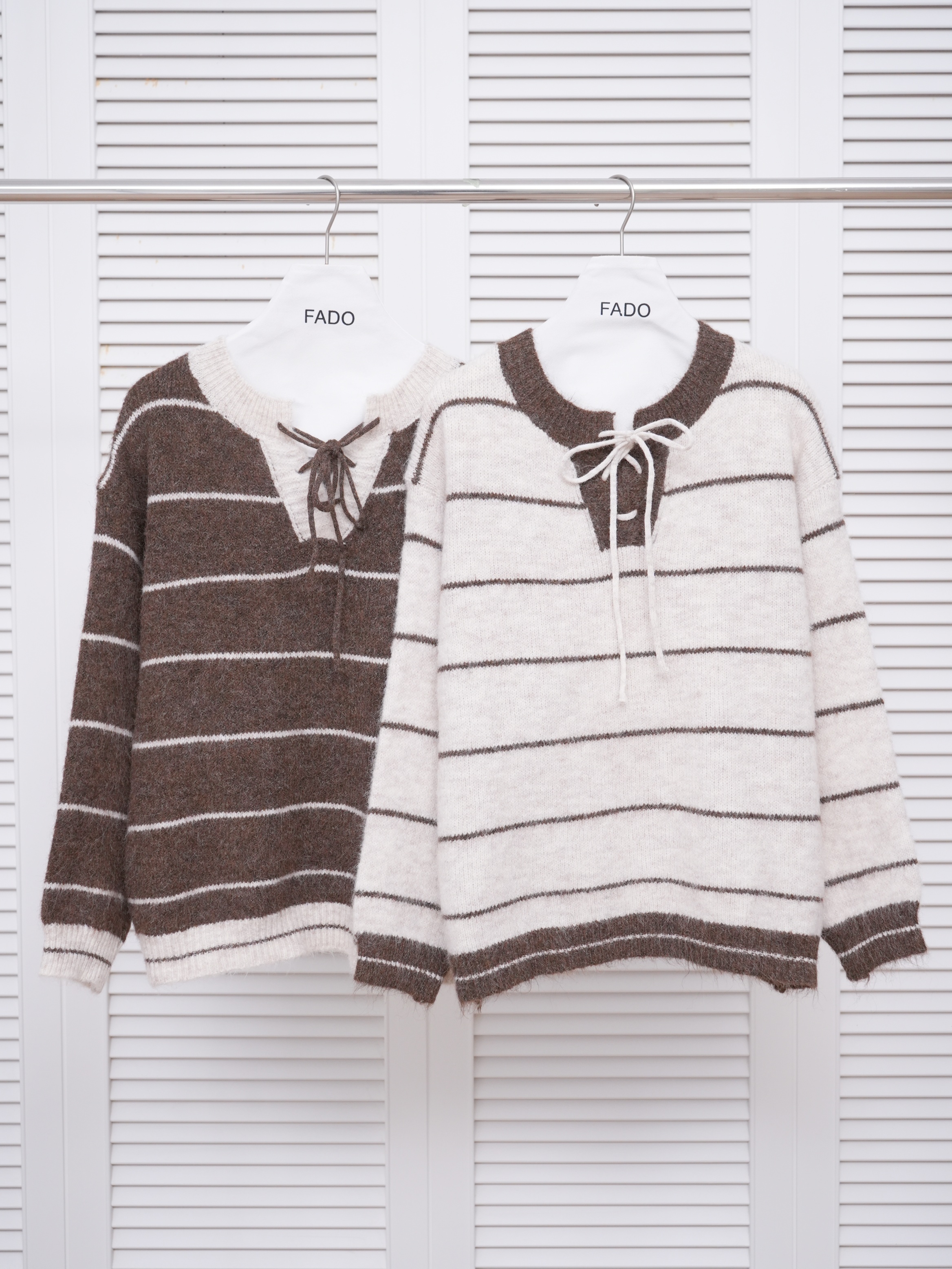 法朵Fado shop｜領綁帶條紋針織衫 0114077 咖啡/杏