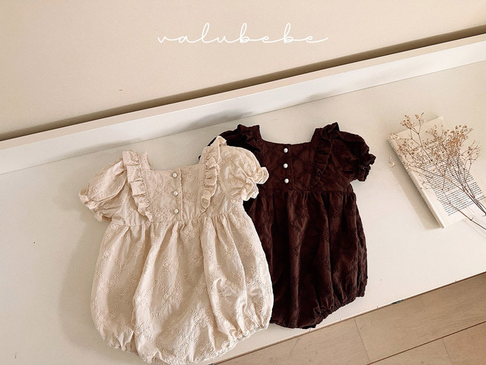 正韓春valu_bebe 兩浪漫雕花包屁衣