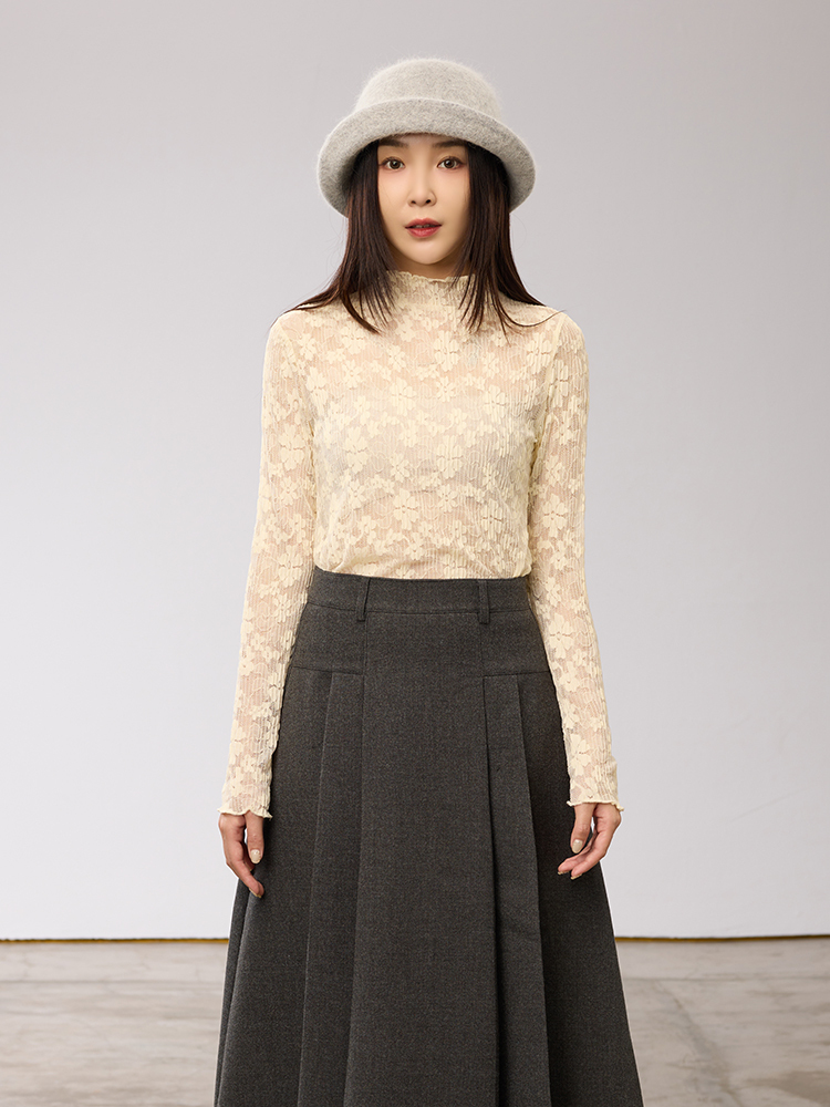 花花蕾絲微領內搭上衣