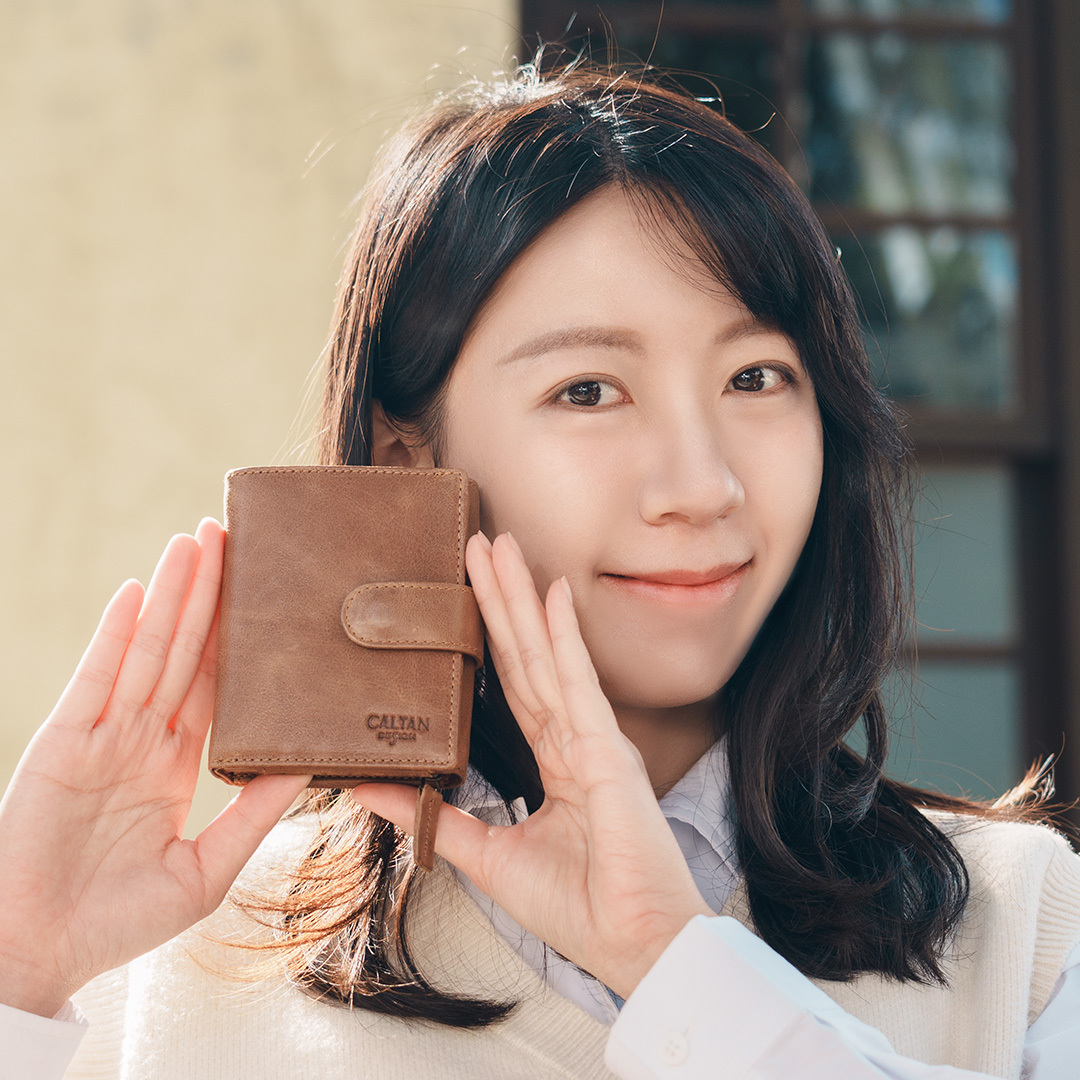 【招財母錢包💰】睛漾真皮兩折多功能收納短夾-五色(071848)