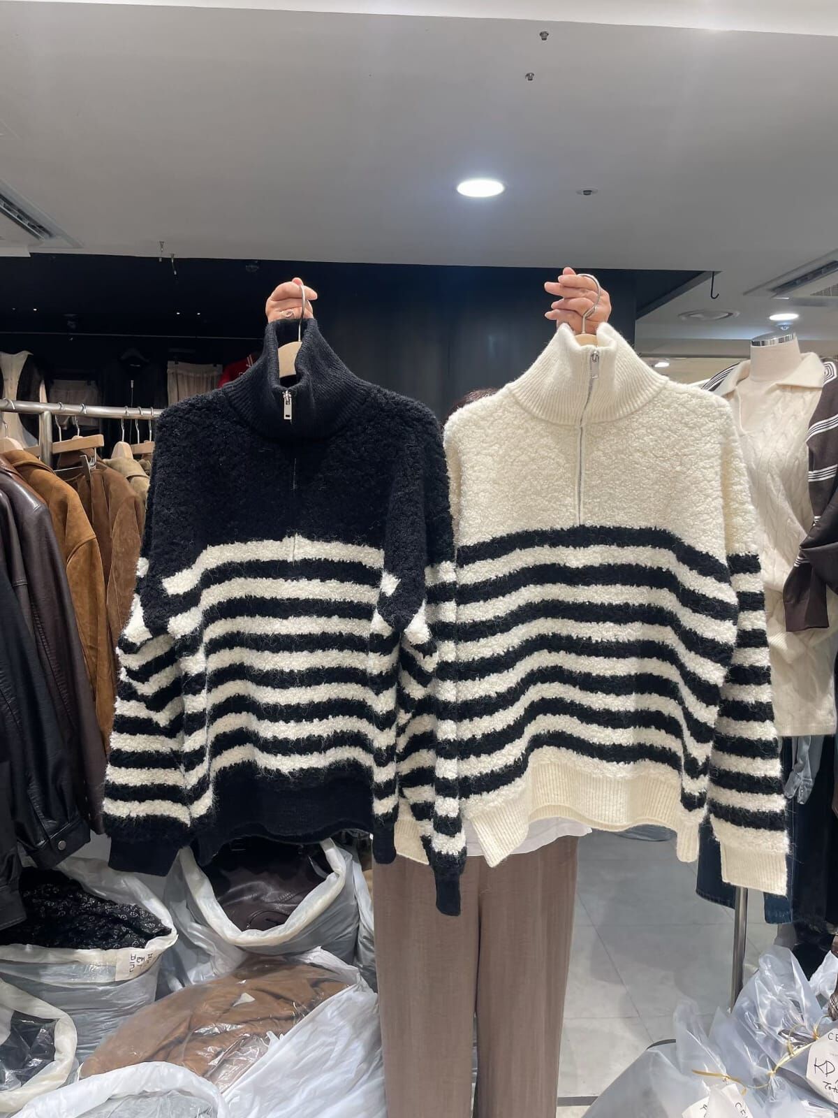 CC18 拉鍊反領條紋針織衫 *特價*