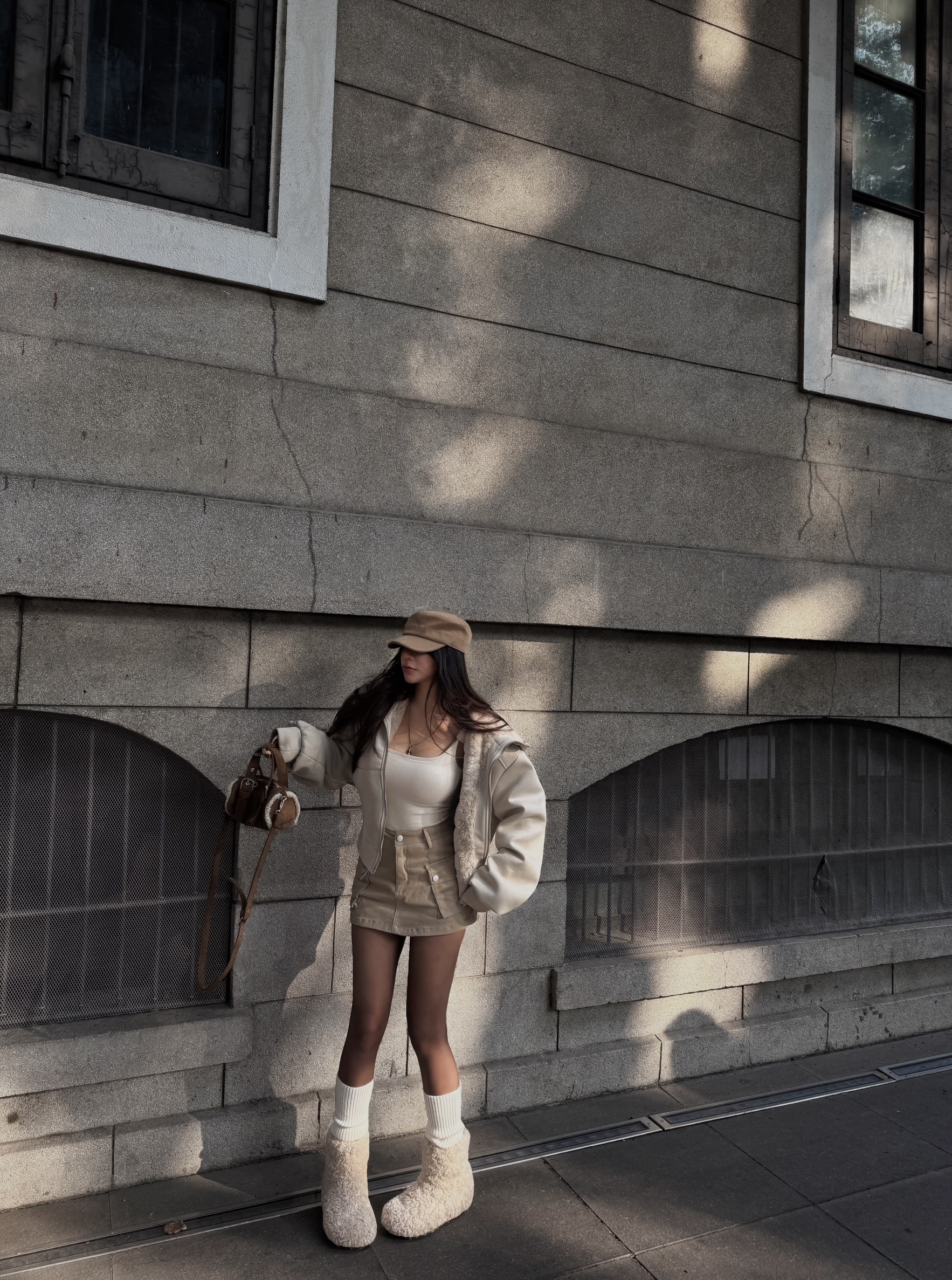 高端檔口出品. 廓形大翻領，毛毛雙拉鏈連帽外套( 國家認證等級白鴨絨）