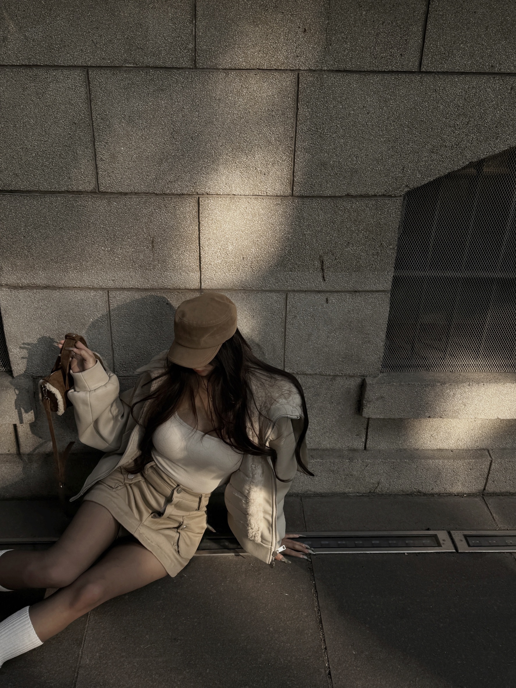 高端檔口出品. 廓形大翻領，毛毛雙拉鏈連帽外套( 國家認證等級白鴨絨）