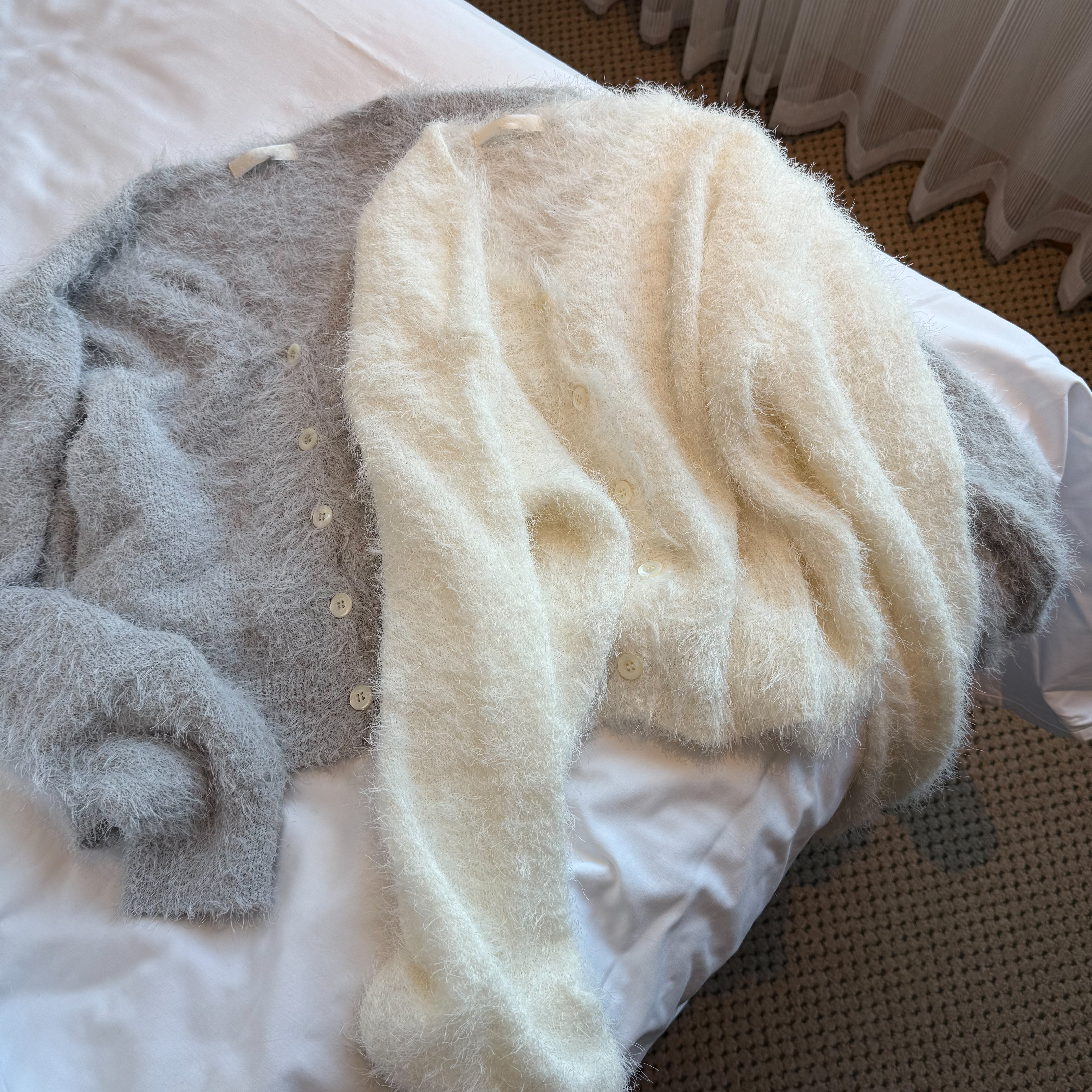 JS05 春款!V領漂亮氛圍感針織衣(白)