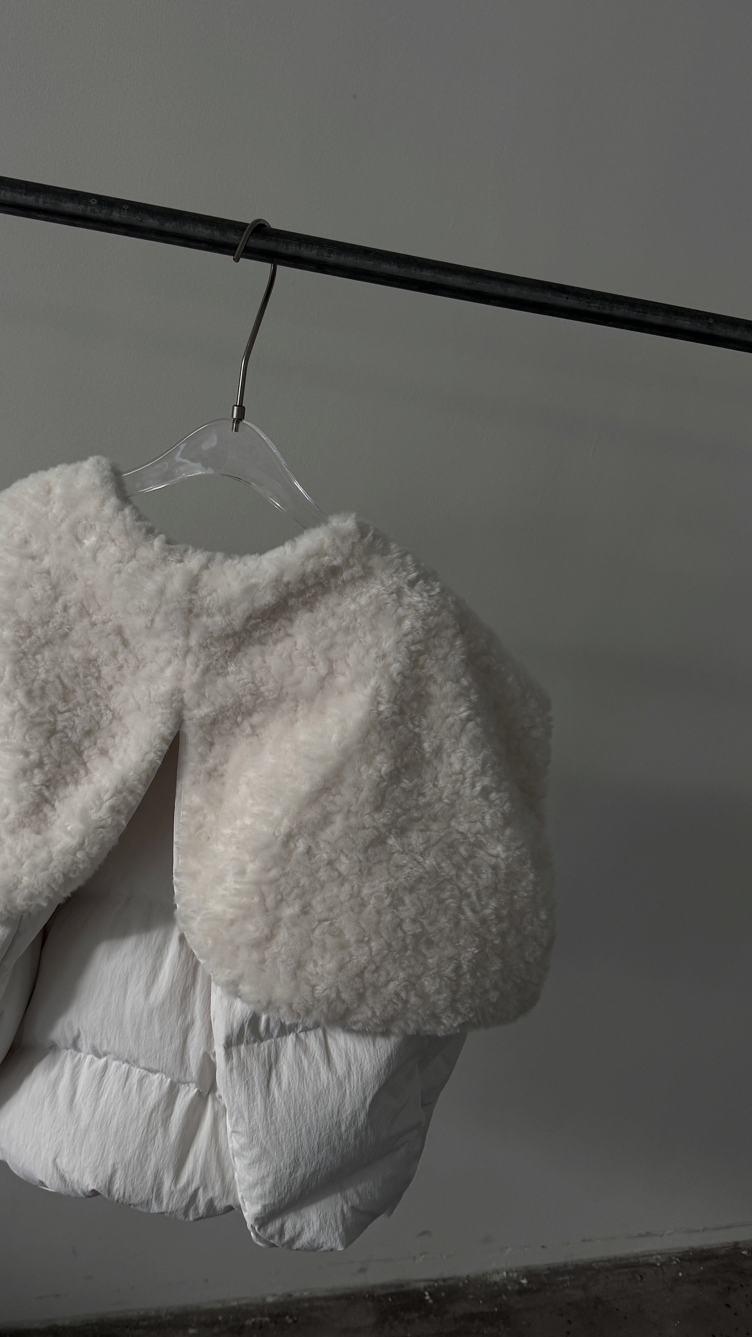 雲朵雪球，高端羊羔毛大翻領短版羽絨外套( 國標絨.磁吸釦）（售完不補）