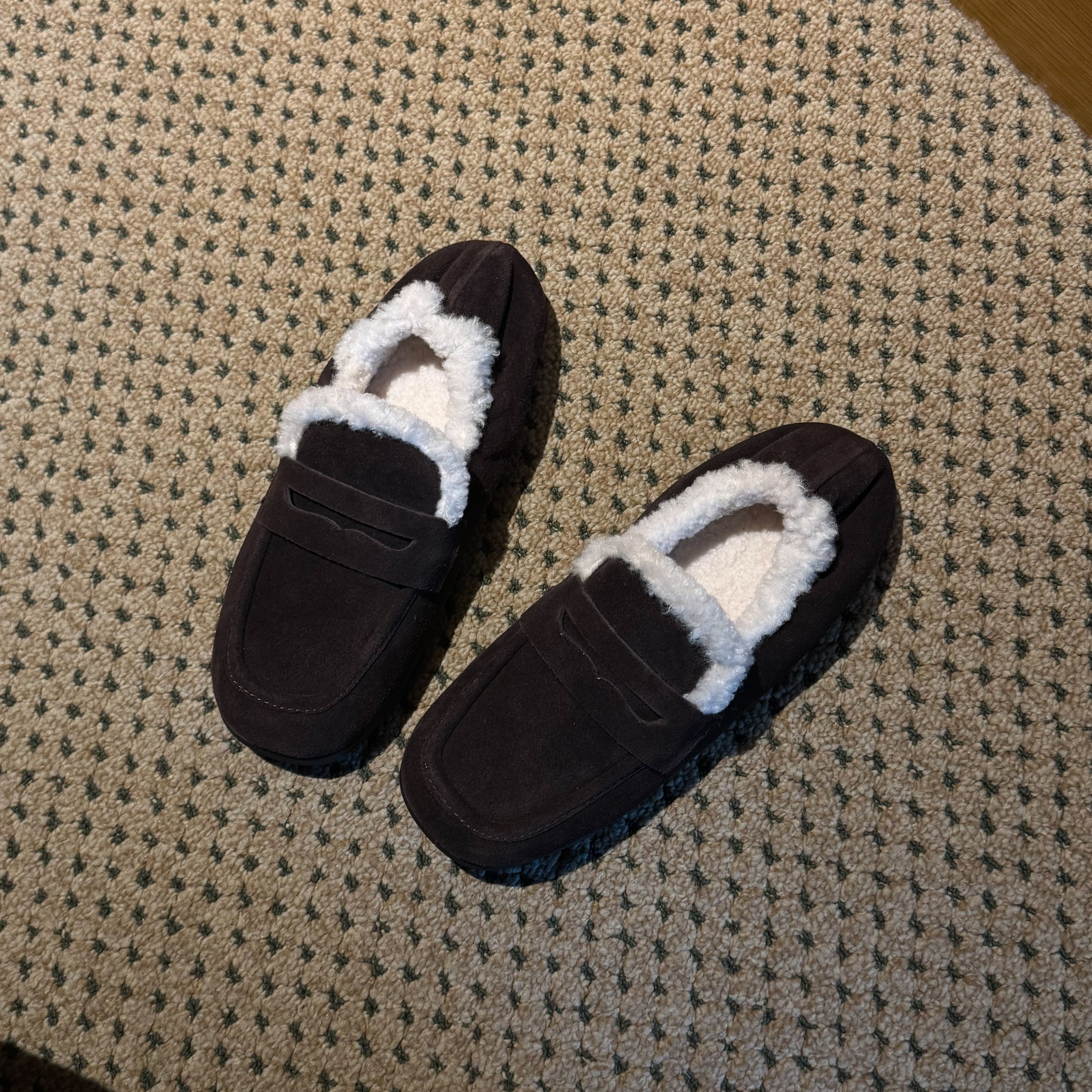 JS09 皮鞋設計感腳後彈性全毛毛包跟拖(五色/230-250)