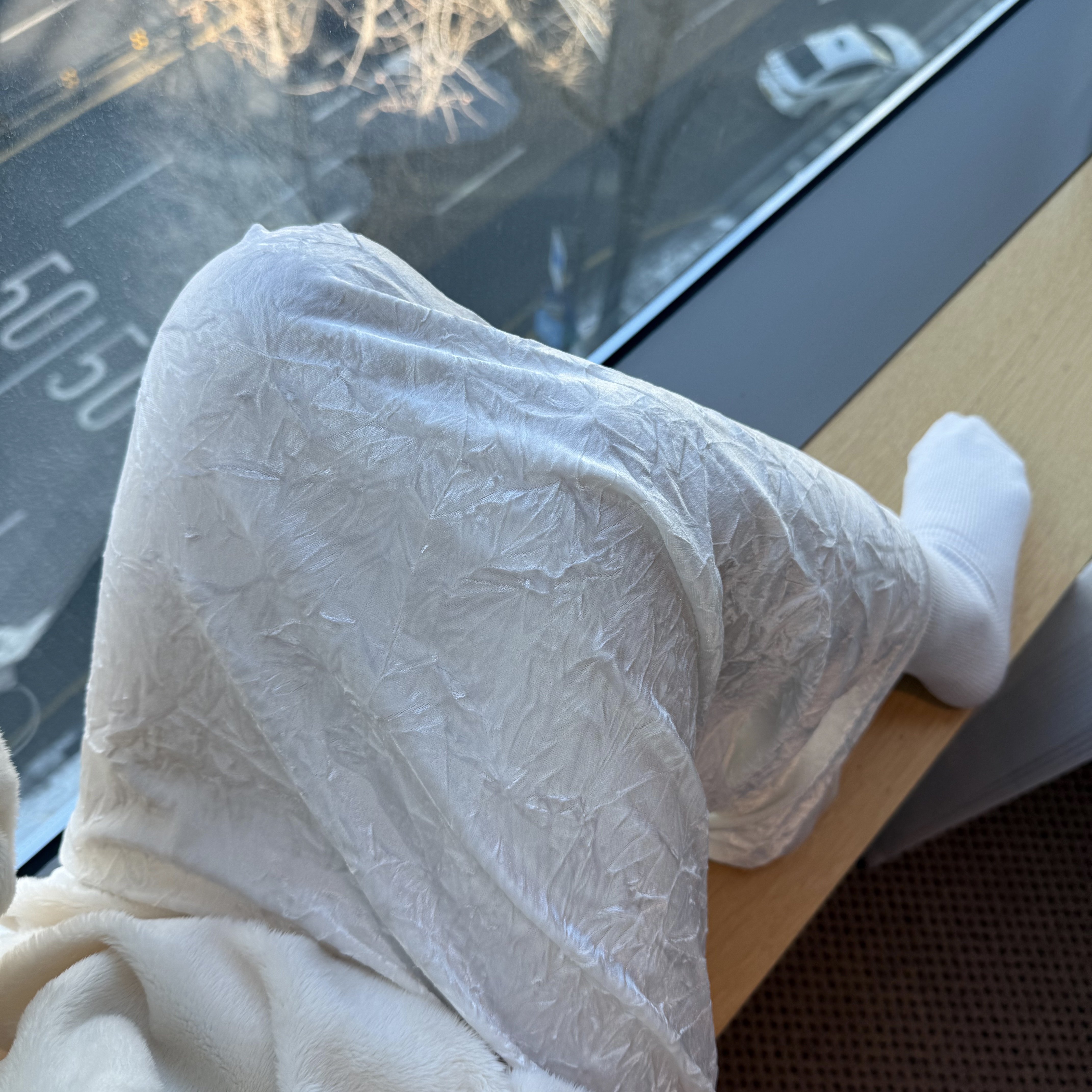 JS07 紋路感光澤美裙(奶白)