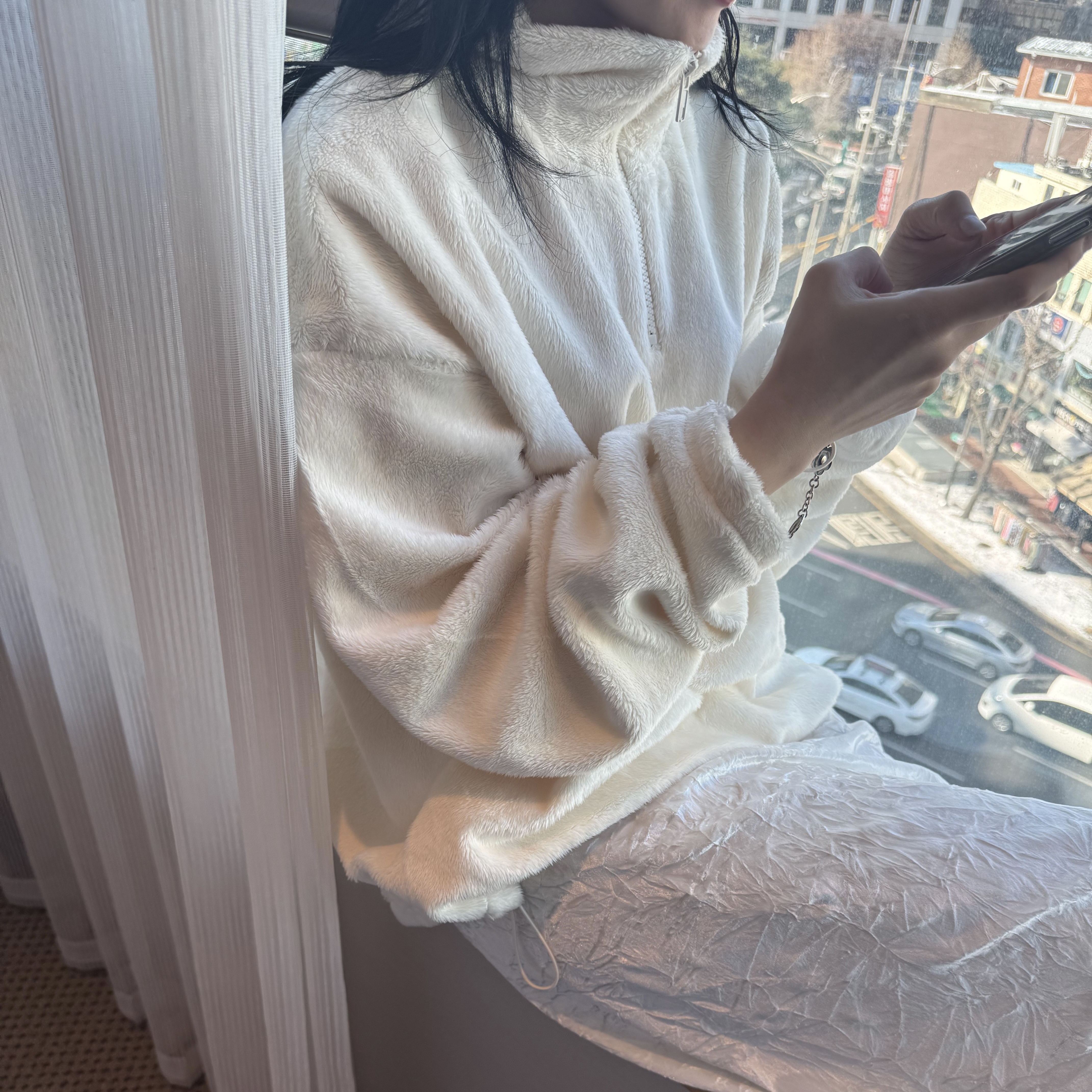 JL03 毛茸茸立領可愛衫(奶油/墨)