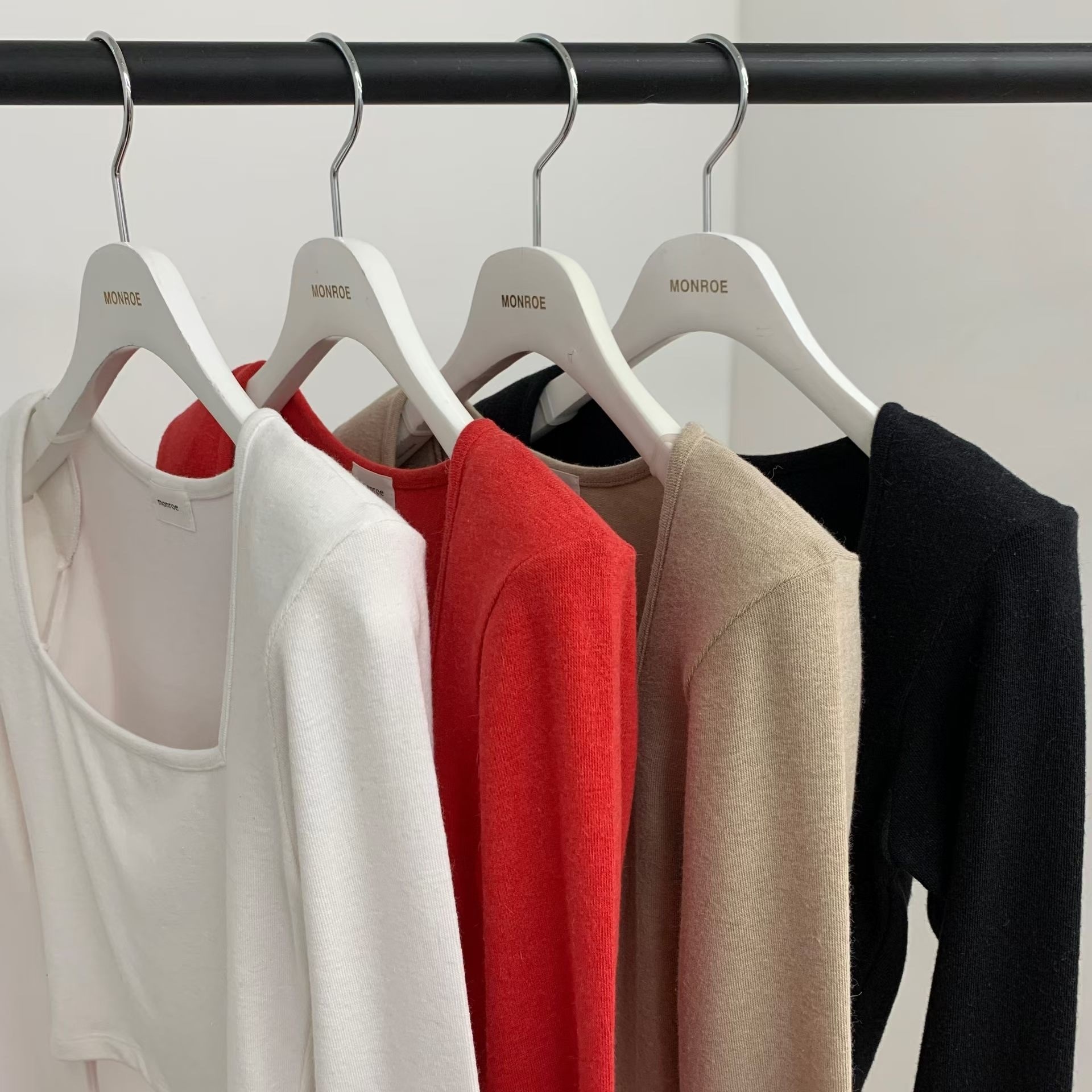 極簡方領打底衣