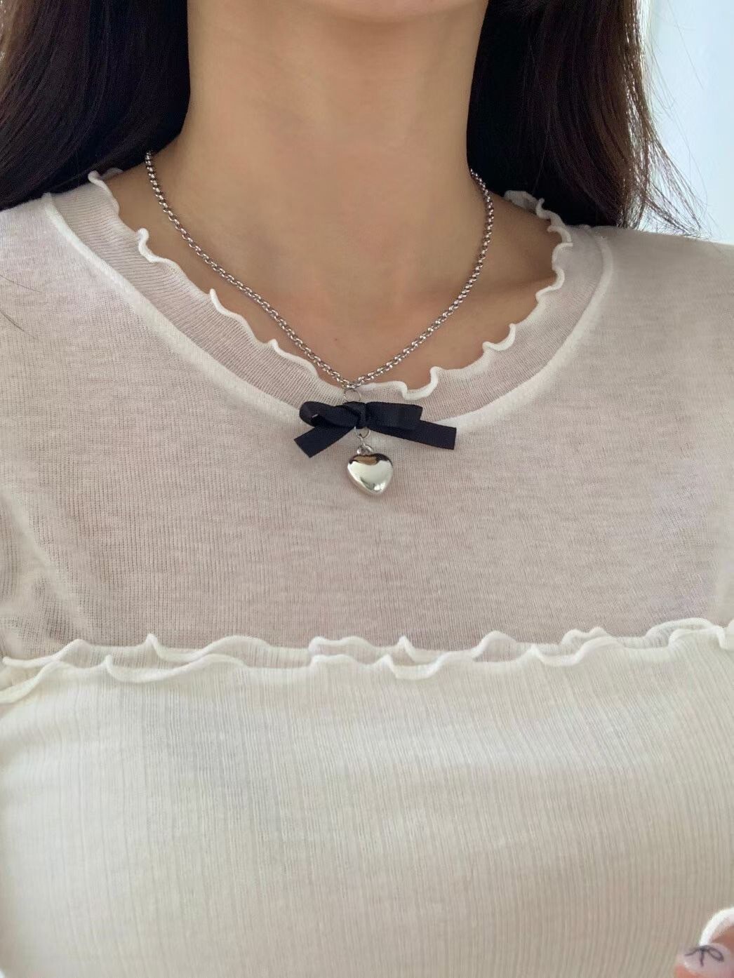 質感銀黑色蝴蝶結愛心造型項鍊