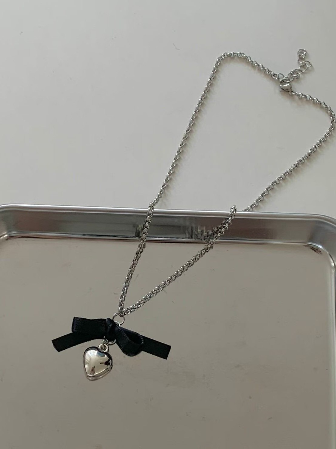 質感銀黑色蝴蝶結愛心造型項鍊
