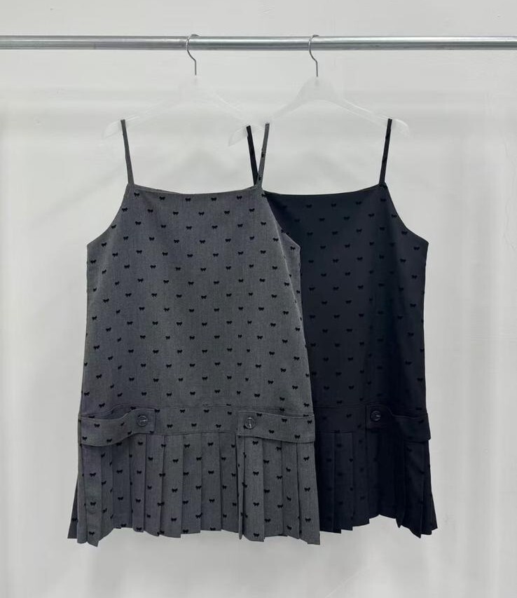 MM59   蝴蝶結連身裙  胸 39 腰42 Hip42 長33.5 $699 (一口價)