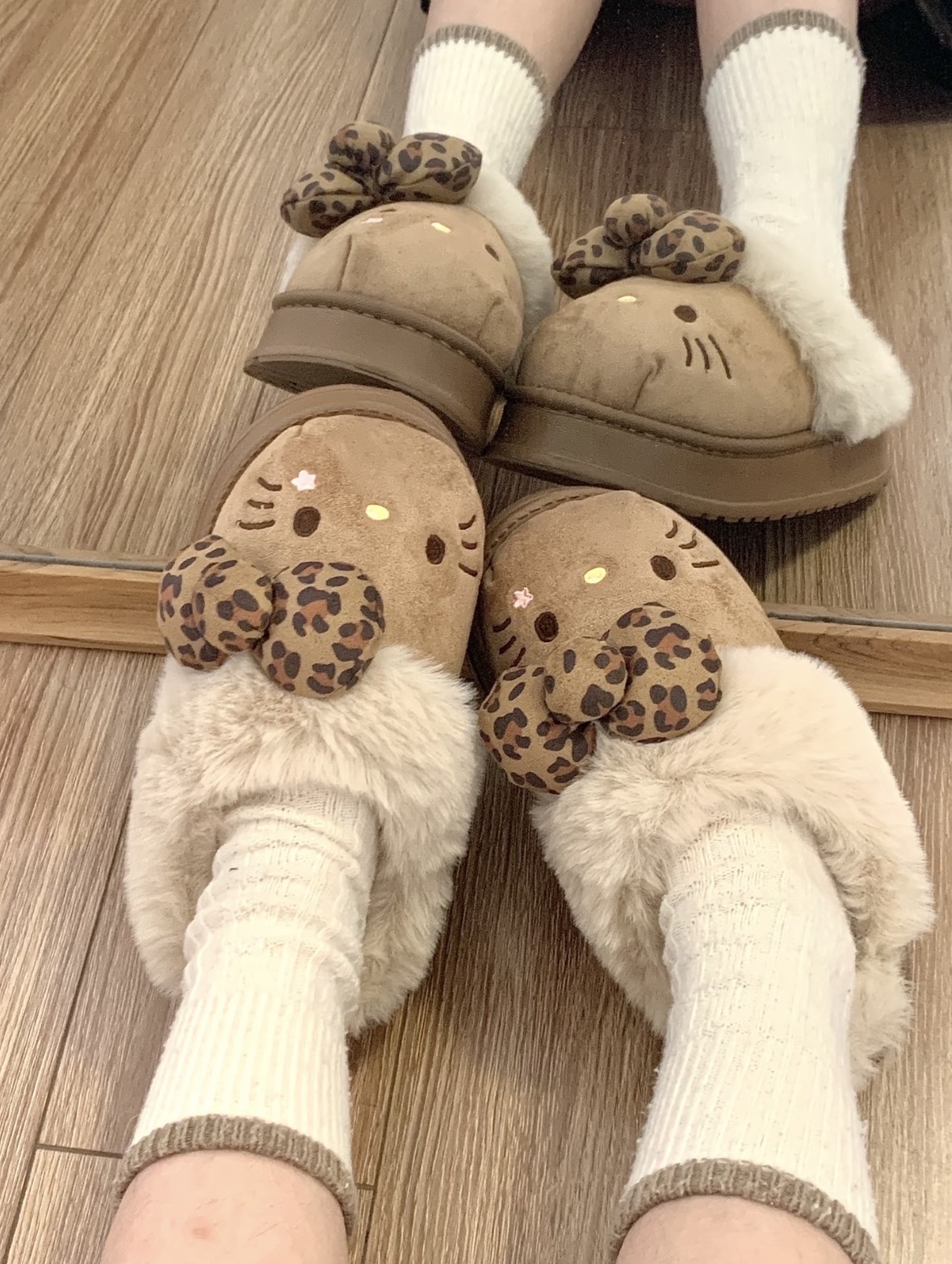 （現貨）三麗鷗 Hello Kitty 豹紋 蝴蝶結 毛毛拖 3色