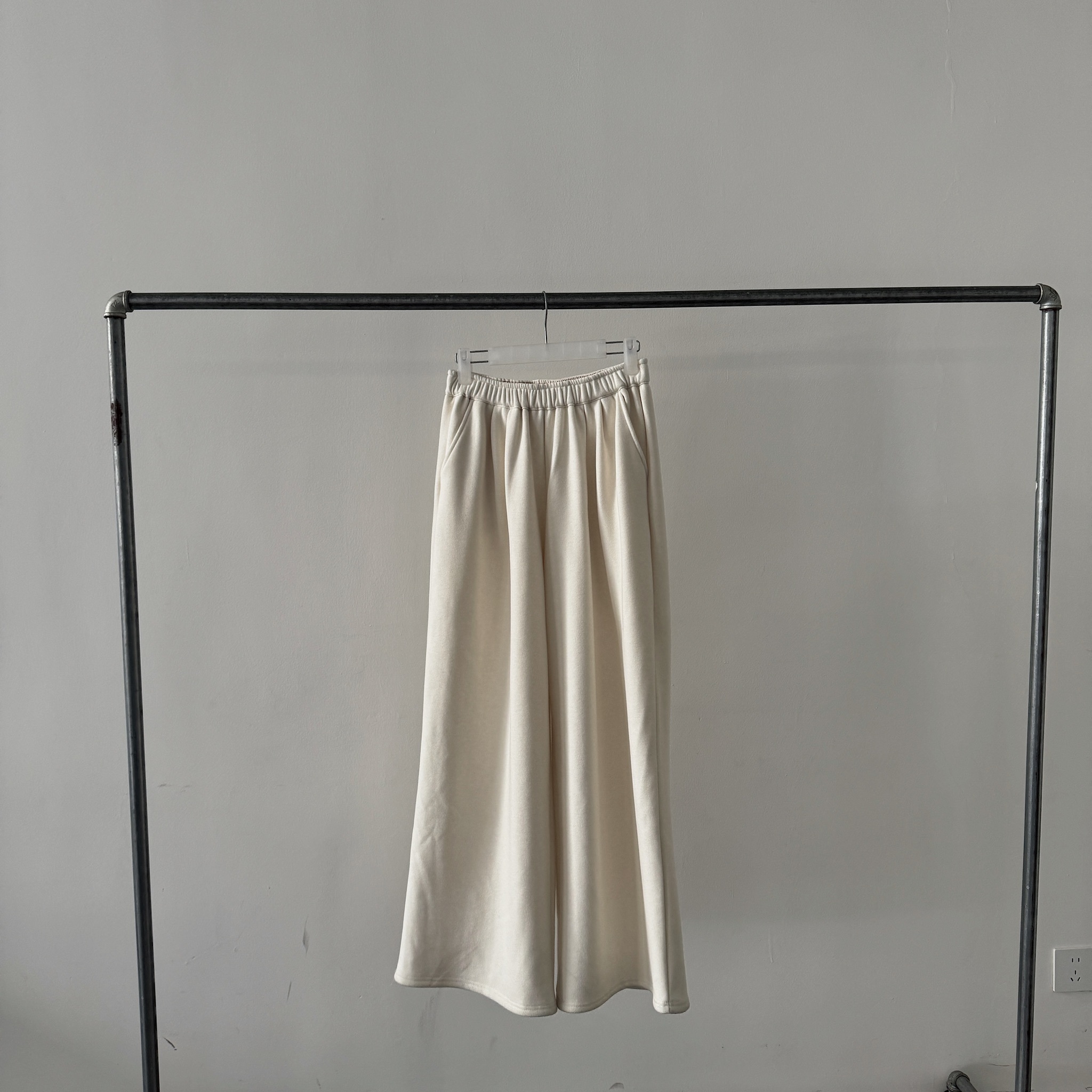 軟糯小火爐！加絨奶霜寬褲