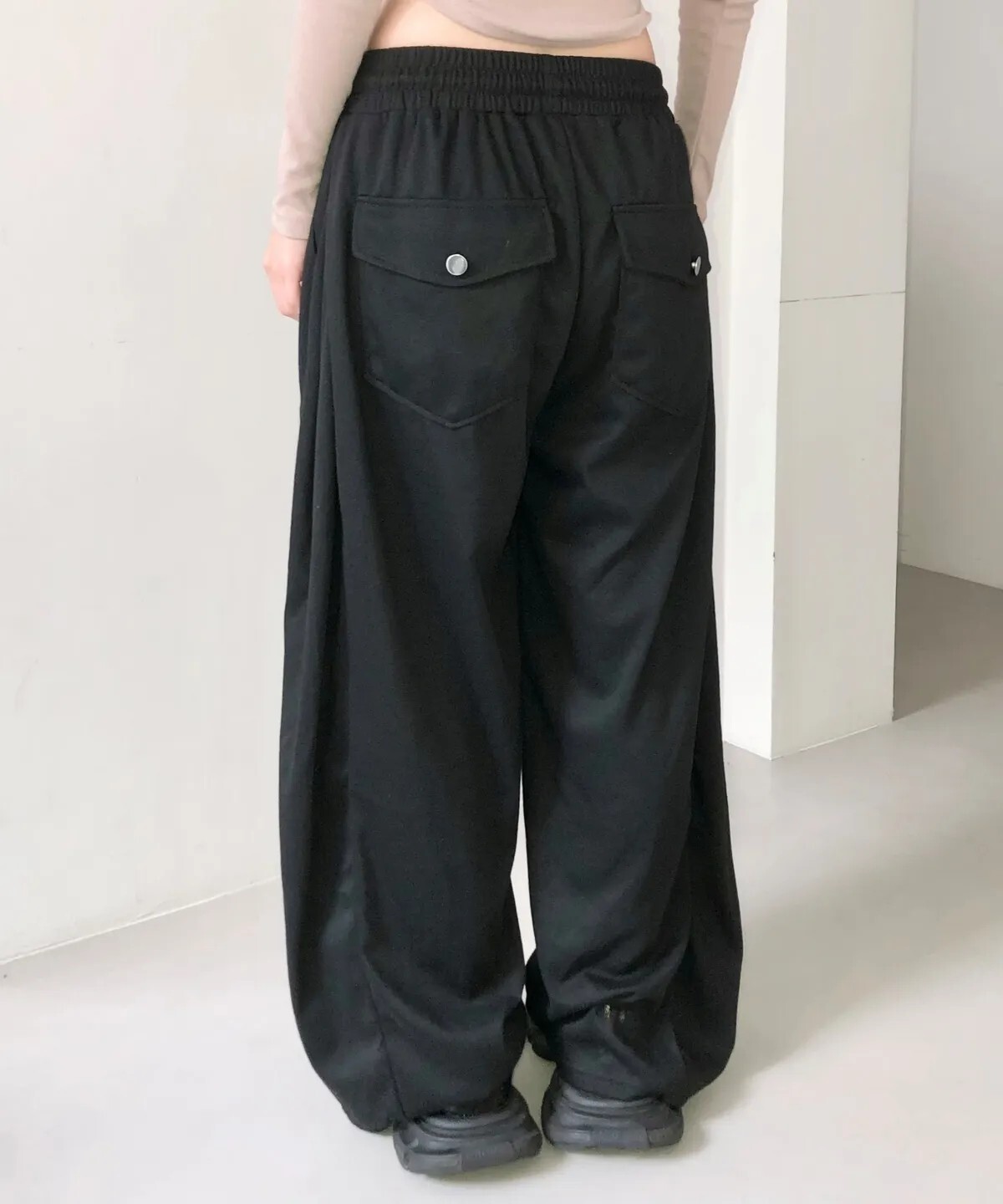 【OWN】MUCENT 休閒 長褲 寬版 寬褲 棉褲 單一尺寸 女版 Oversize 黑色 灰色 刺繡