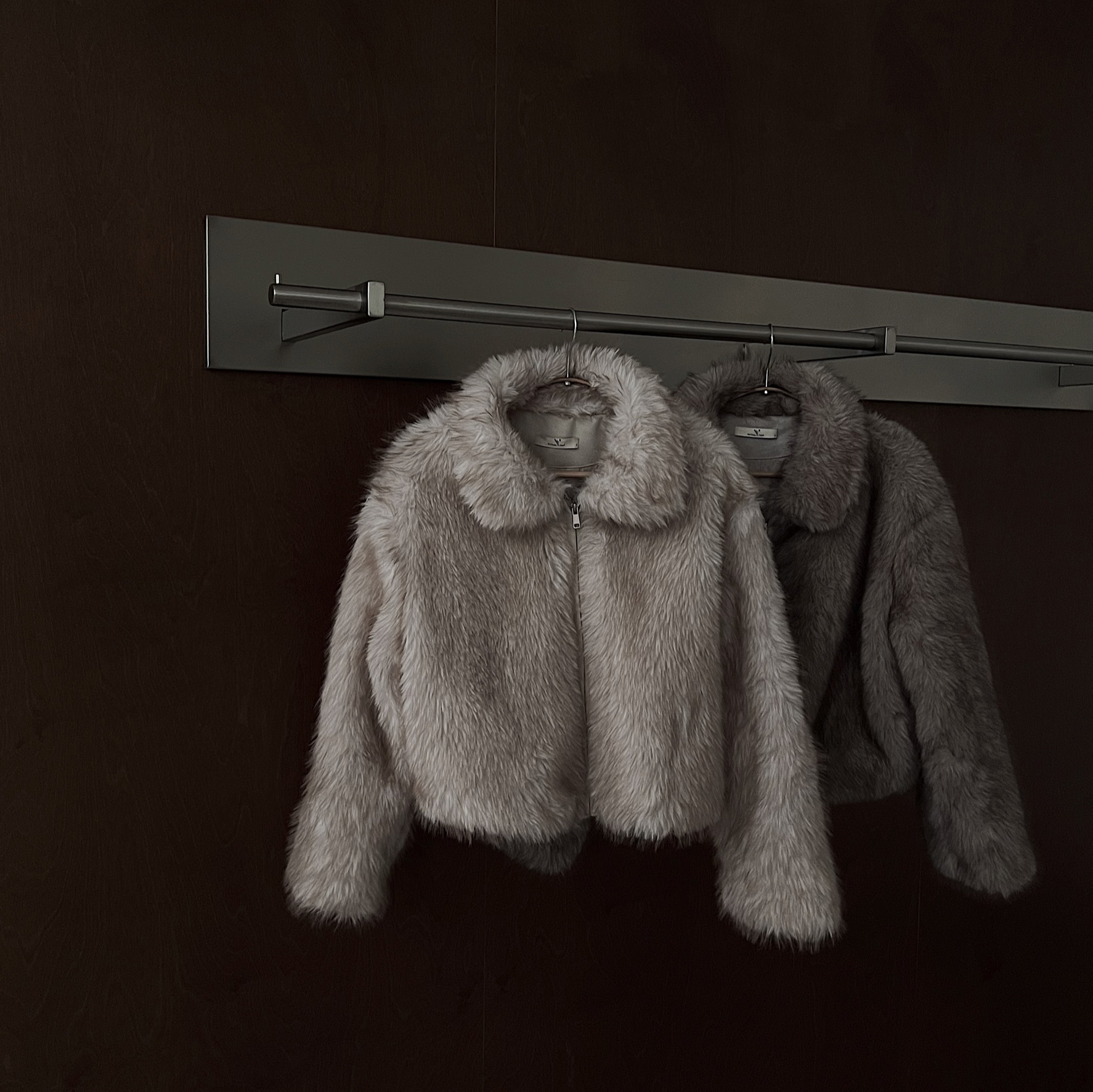 全體包色. 愛不釋手的極美銀漸層皮草外套 （不挑人的日常版型）