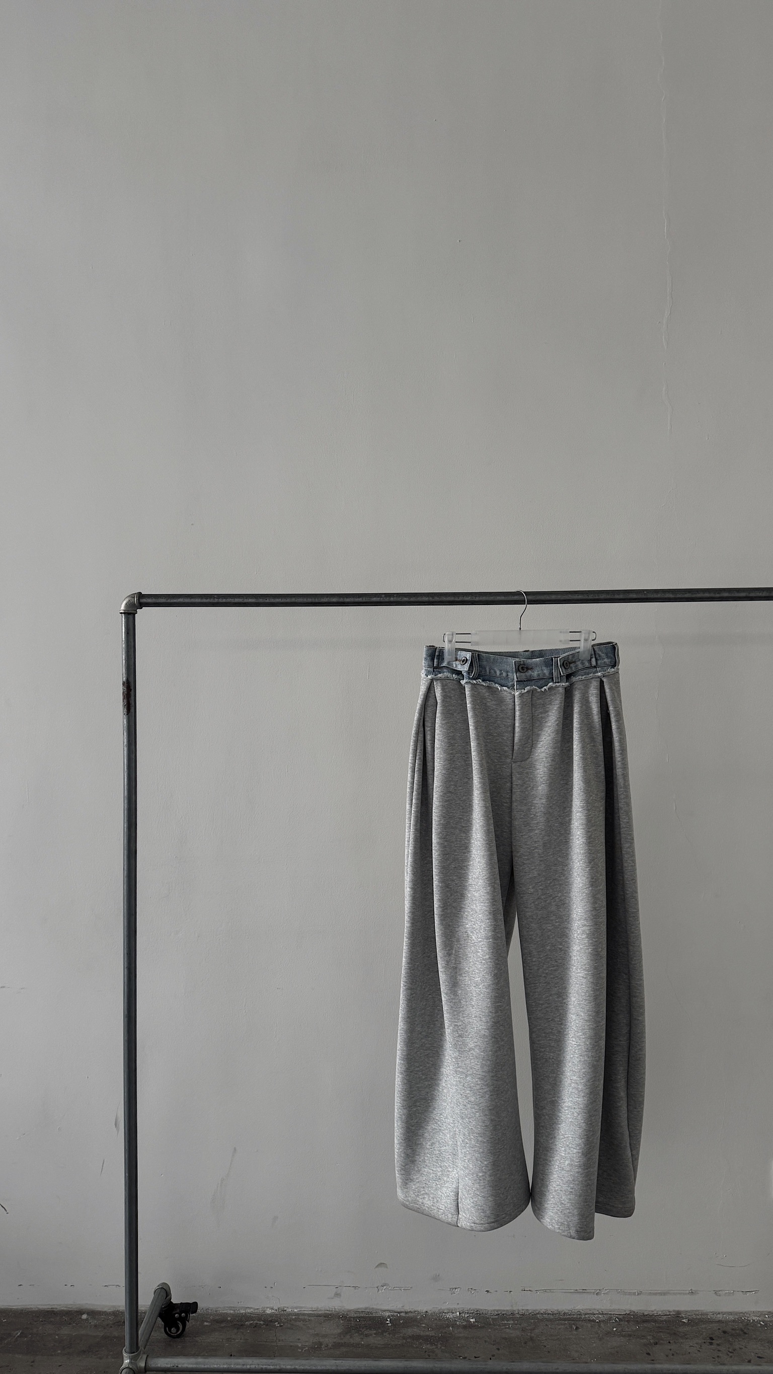 出口正韓！時髦人必拿下的牛仔拼接棉褲（極淺灰 / 版型巨帥）（售完不補）