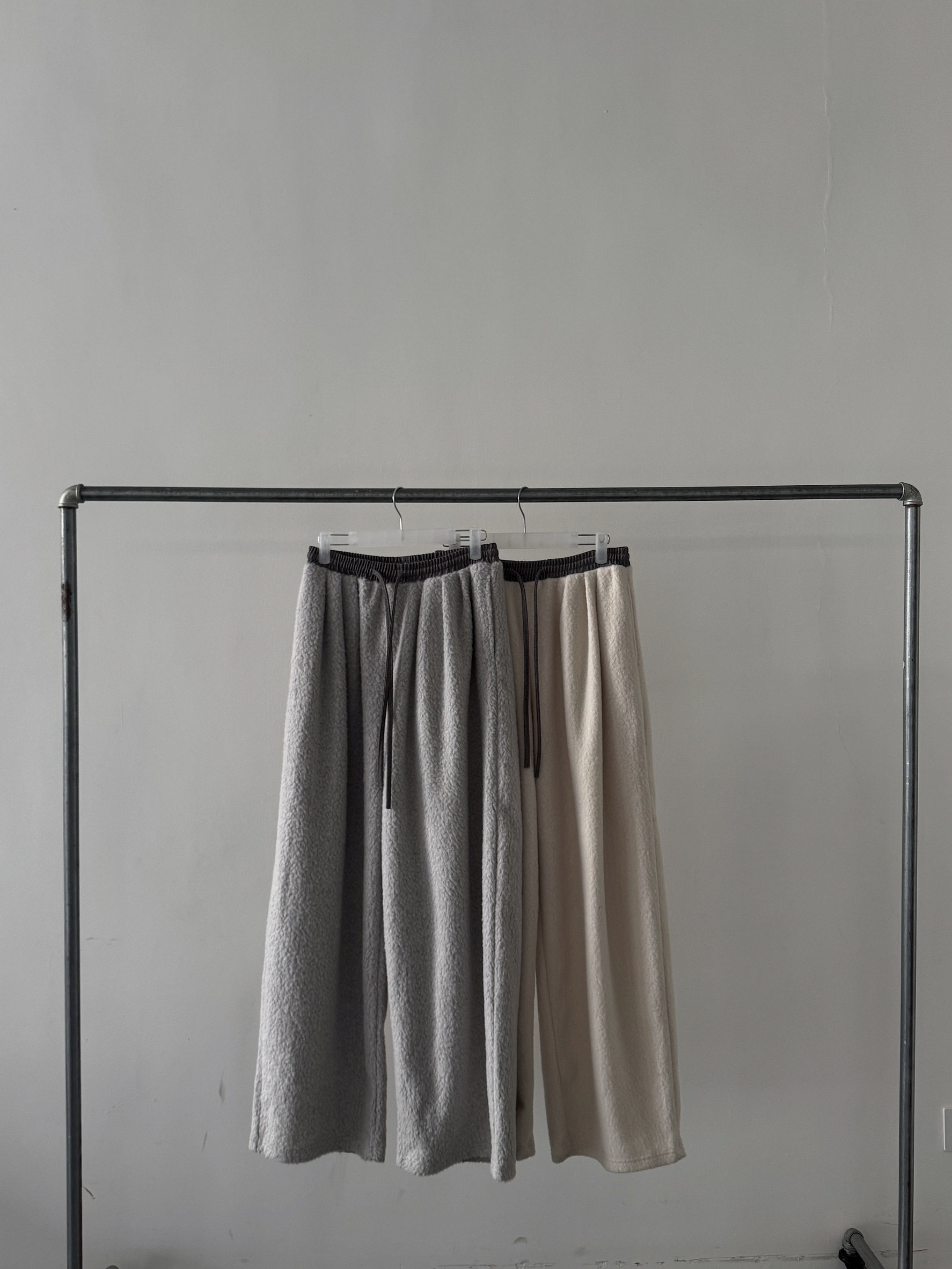 暖心霜糖，超細膩羊絨拼接撞色垂感寬褲（細節控會愛!有內襯不扎膚）