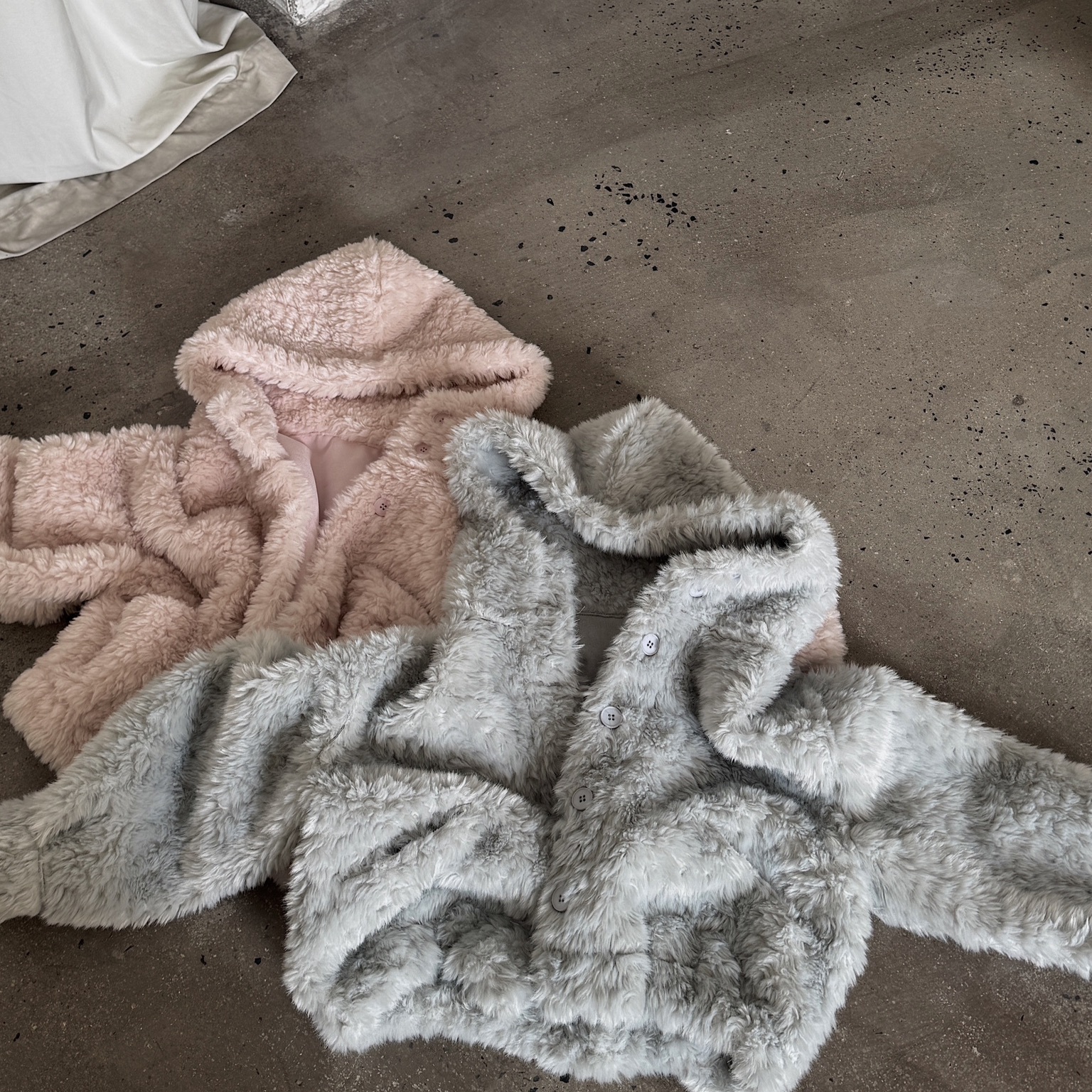 直接愛到拉布訂製！限定嫩嬰粉，巨顯白又超柔順的泰迪毛毛外套（還有大帽子.ᐟ.ᐟ）