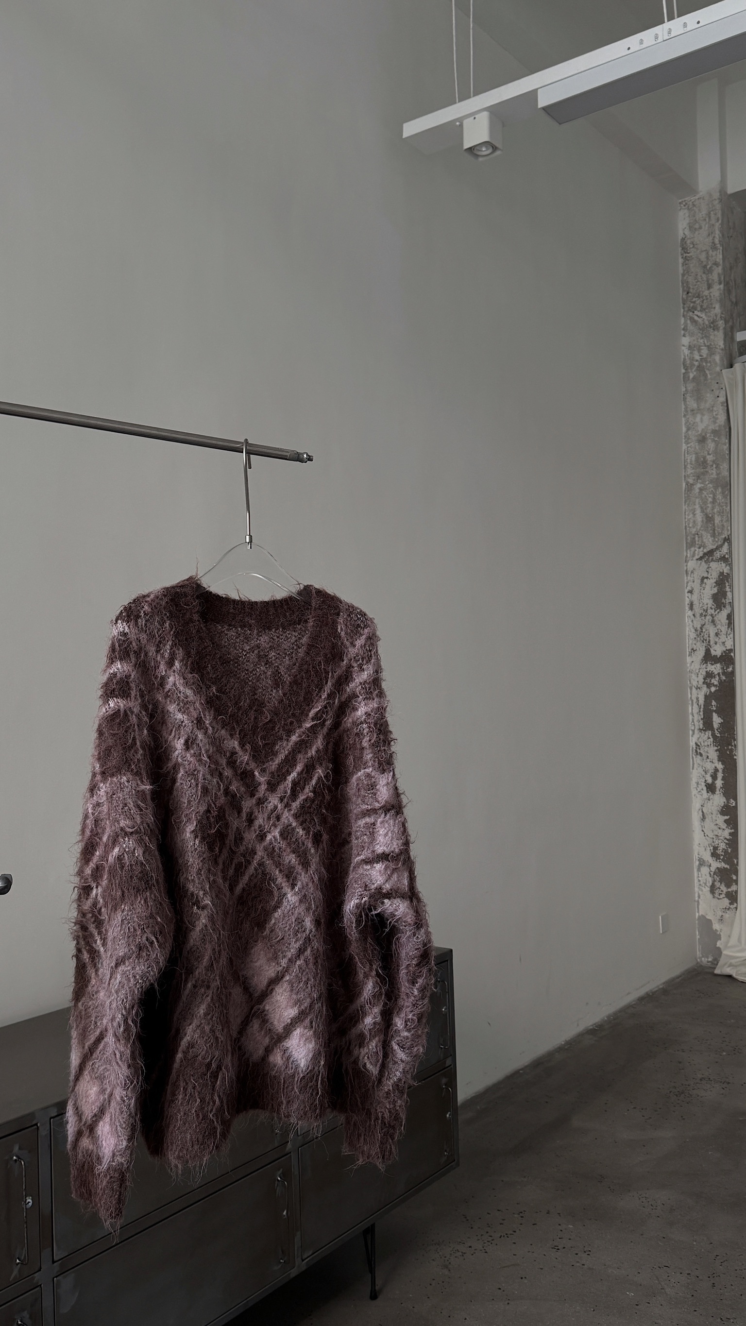 （韓國手撕毛）冬日野莓，氛圍感咖粉格紋V領馬海磨毛毛衣（此色巨顯白）