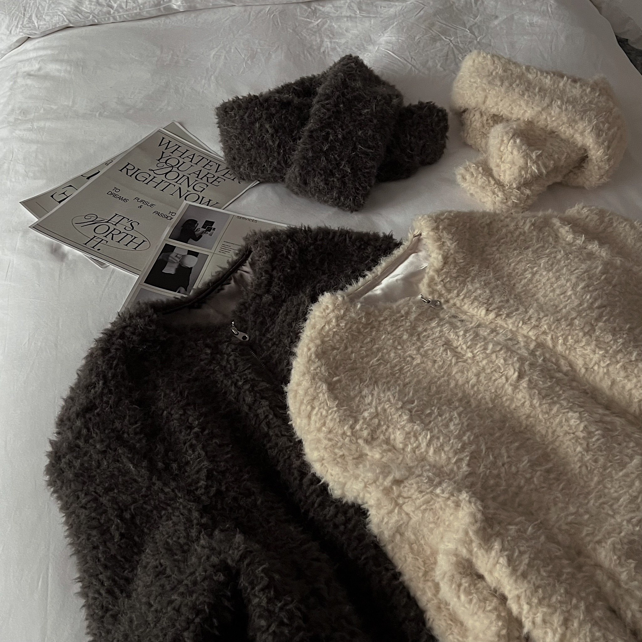 全員自留.拉鍊超絲滑的厚毛外套，搭配圍巾超高級。（細節控會愛的內襯）