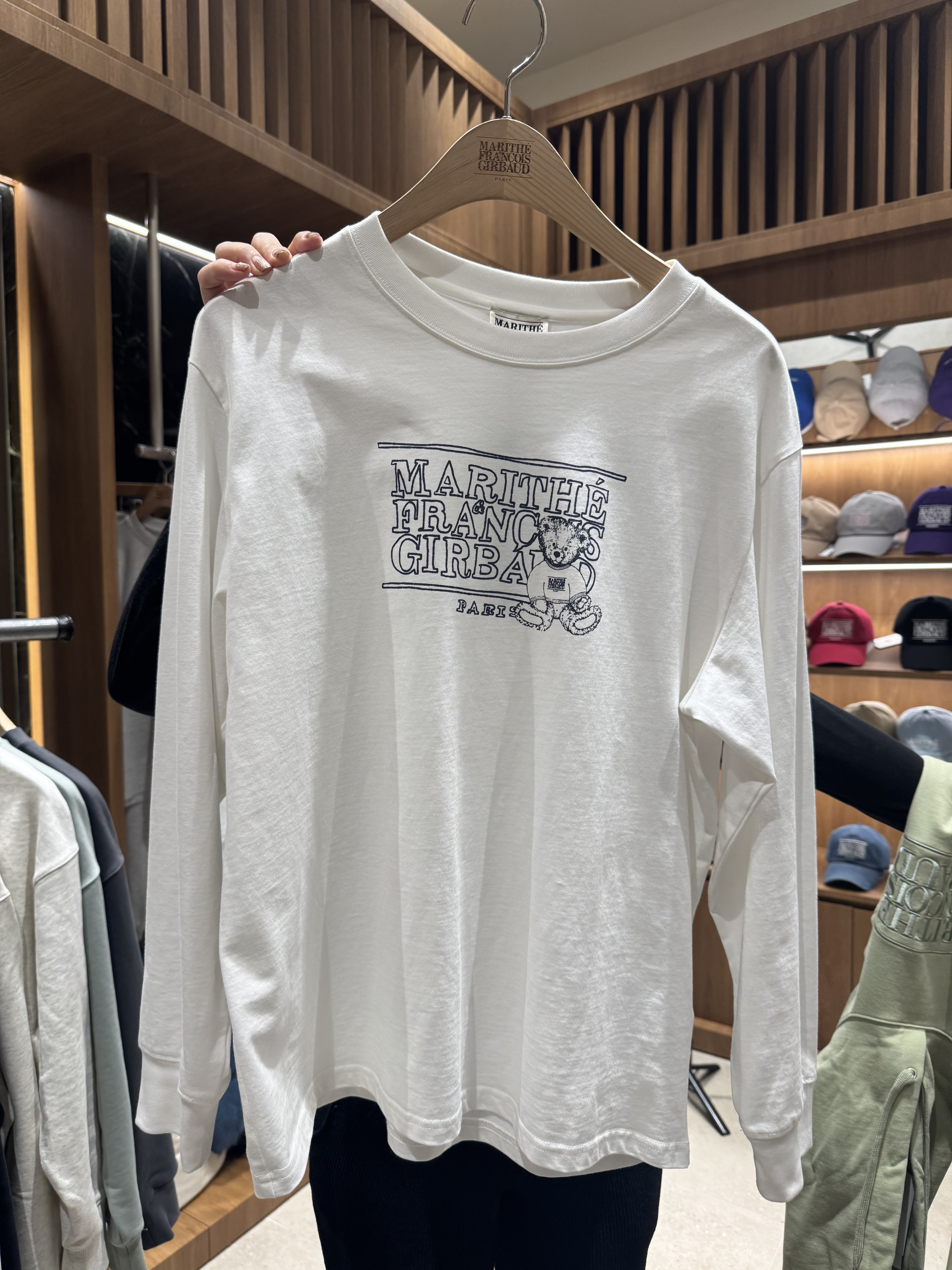 A1MF22 英文字熊仔Tee*白色