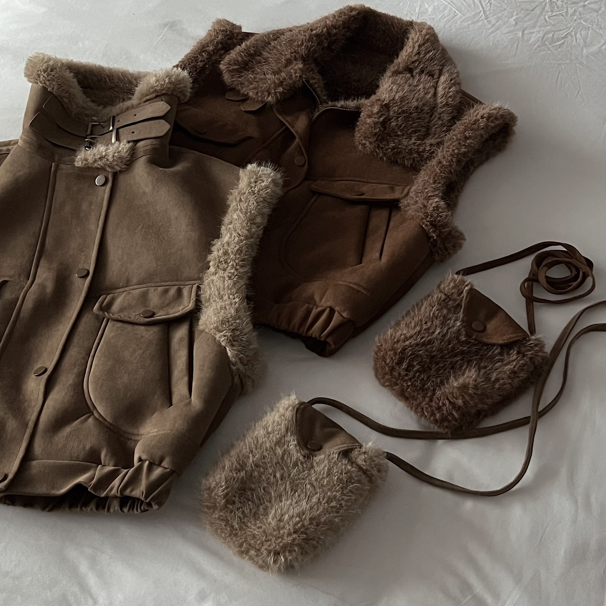 限量發售!薑餅雪松，立領毛毛麂皮背心（附包包）（售完不補）