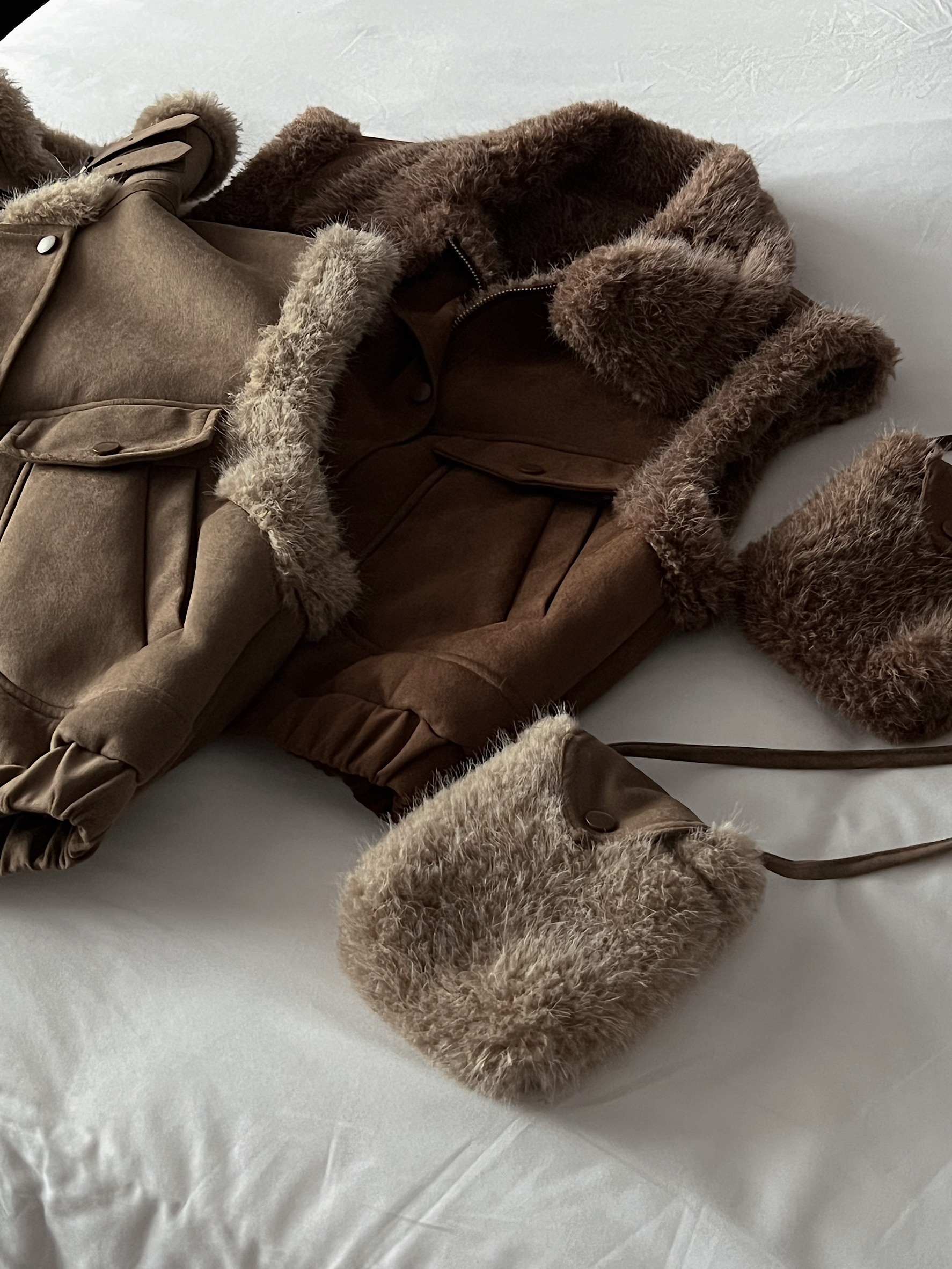 限量發售!薑餅雪松，立領毛毛麂皮背心（附包包）（售完不補）