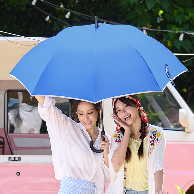 27吋大傘在風雨中保持乾爽的安全範圍